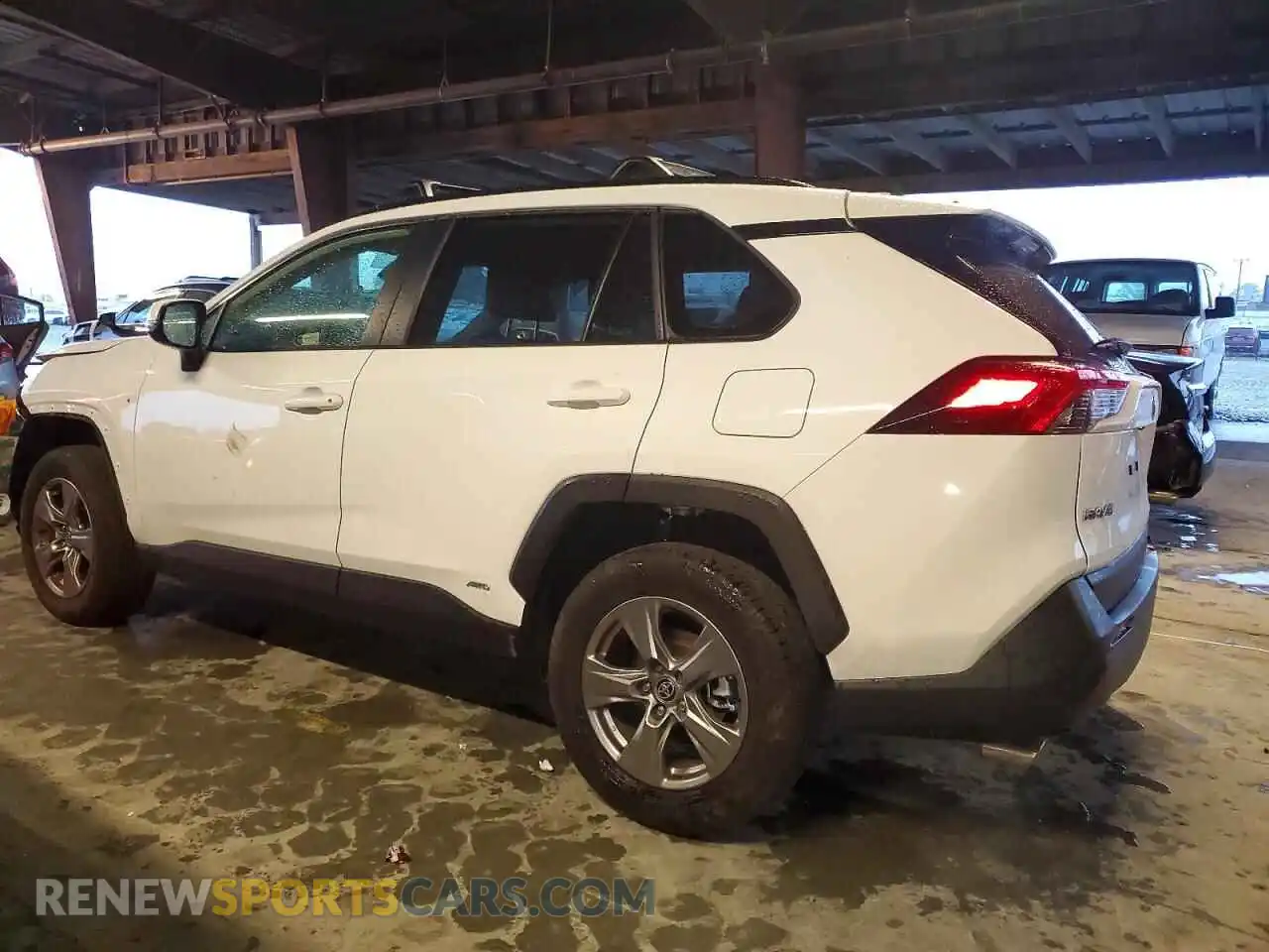 2 fotografías del automóvil dañado JTMRWRFV7SD604069 TOYOTA RAV4 2025