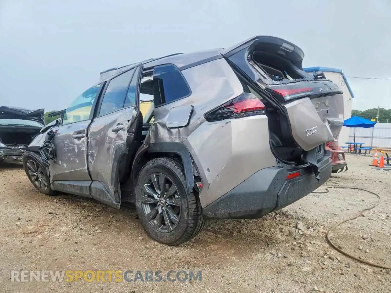 2 fotografías del automóvil dañado 2T36CRAV0TC002297 TOYOTA RAV4 2026