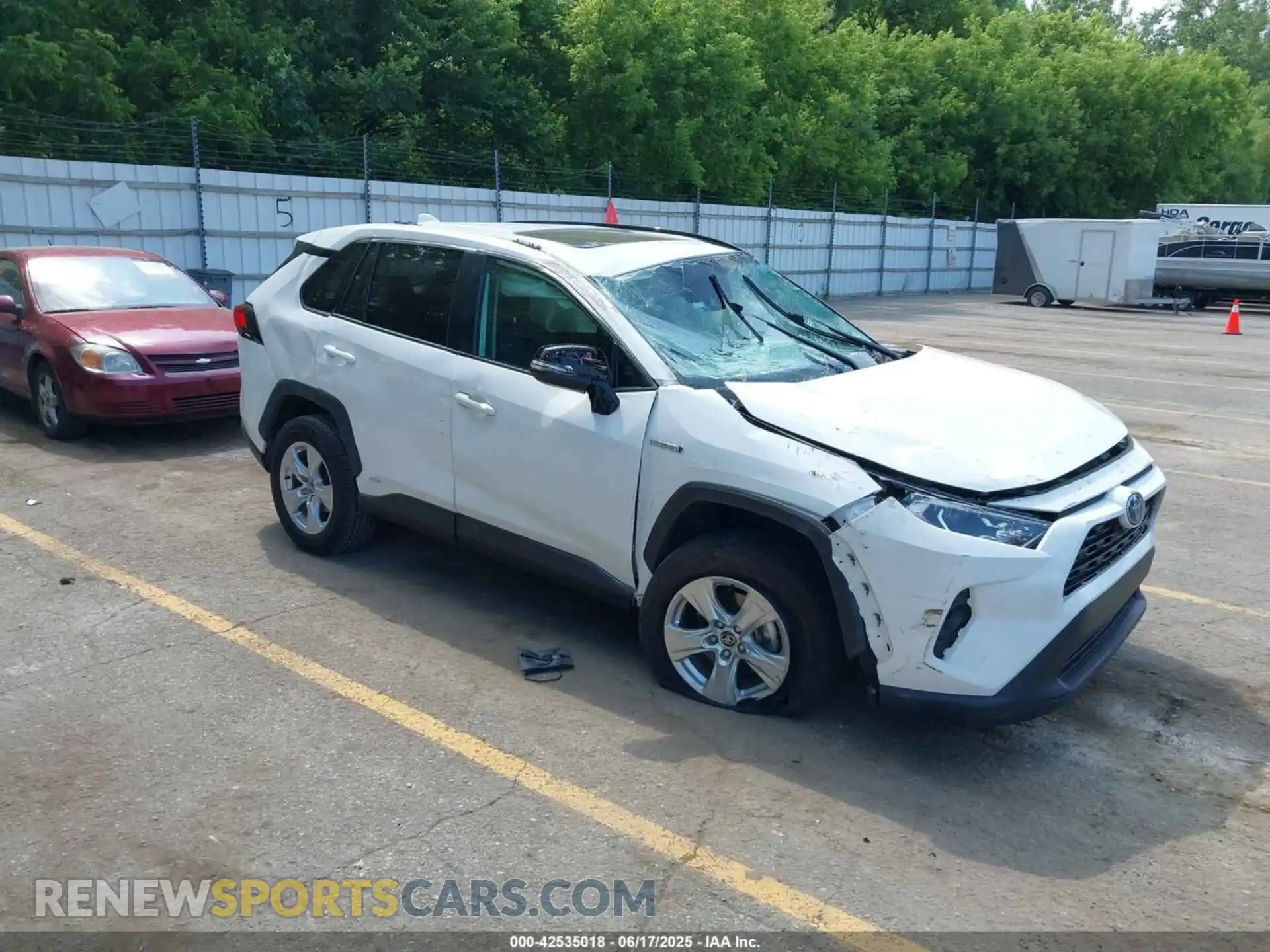 1 Photograph of a damaged car 4T3R6RFV8LU003340 TOYOTA RAV4 HYBRID 2020