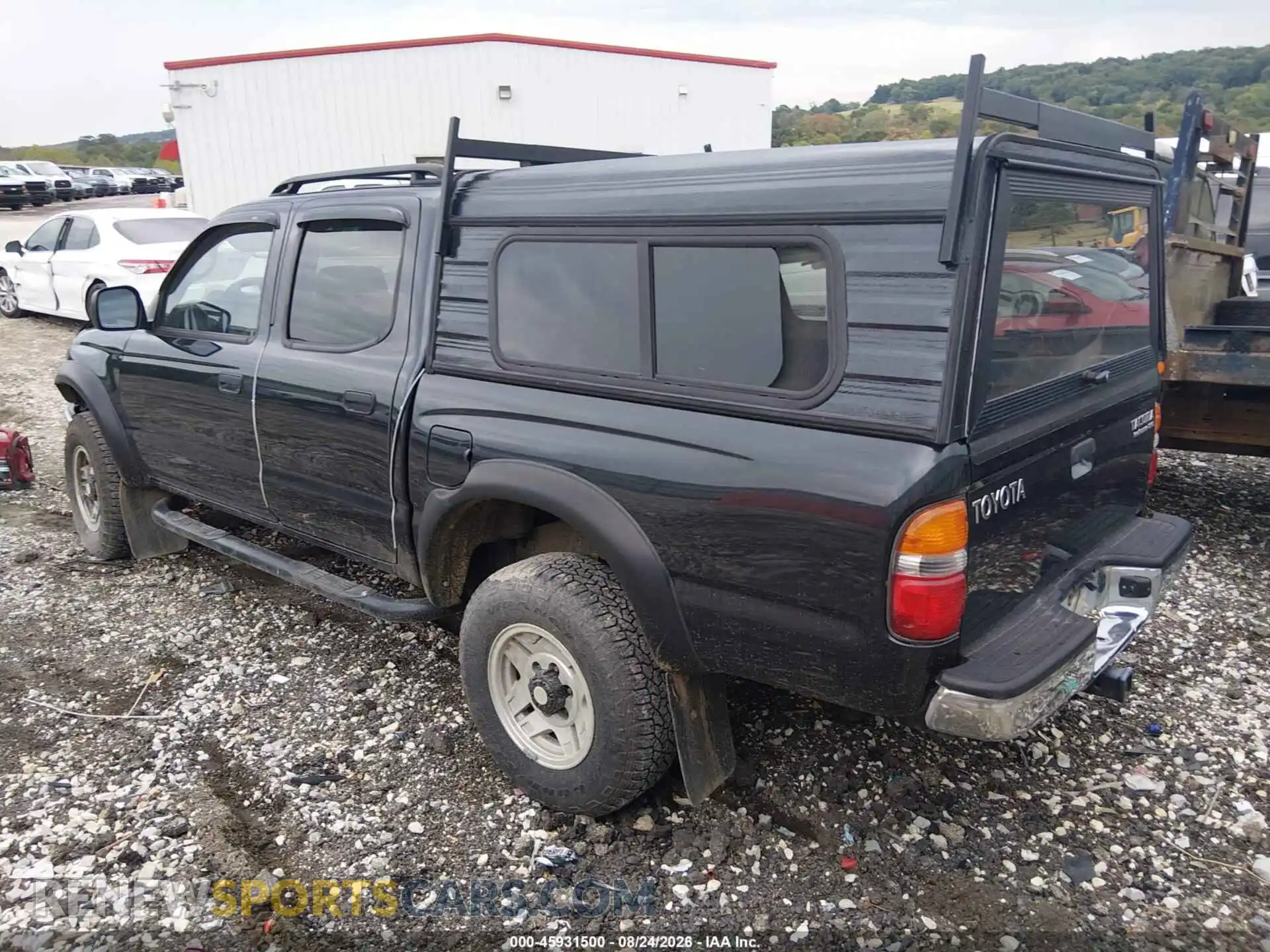 3 Фотография поврежденного автомобиля JTMRWRFV0PD168513 TOYOTA RAV4 HYBRID 2023