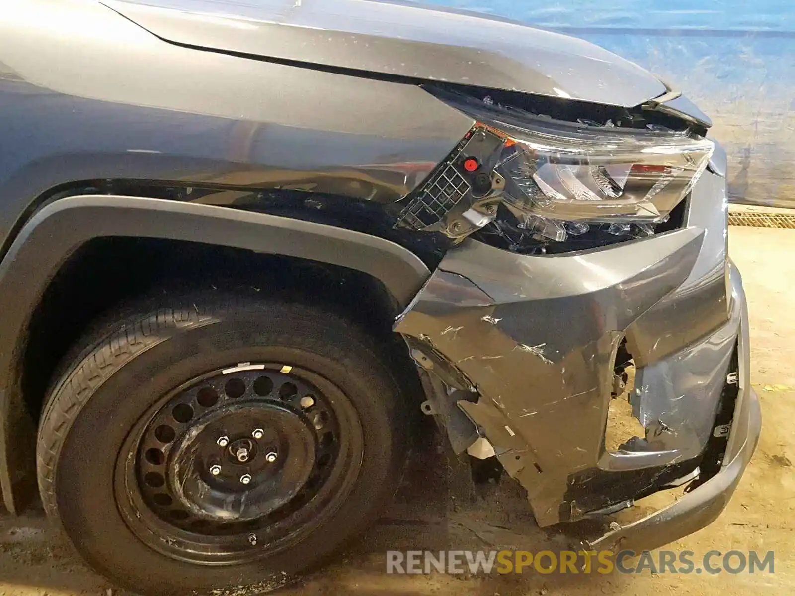 9 Photograph of a damaged car 2T3G1RFV5KC004533 TOYOTA RAV4 LE 2019