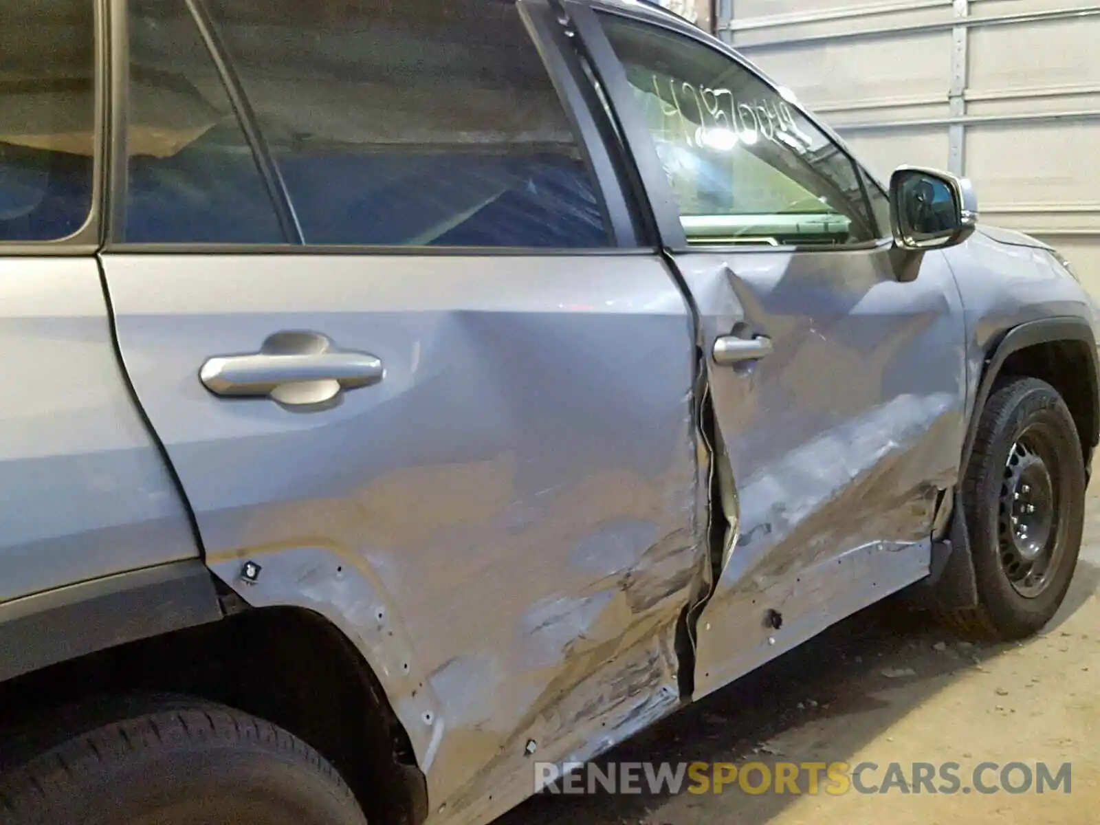 9 Photograph of a damaged car JTMG1RFV8KD012024 TOYOTA RAV4 LE 2019