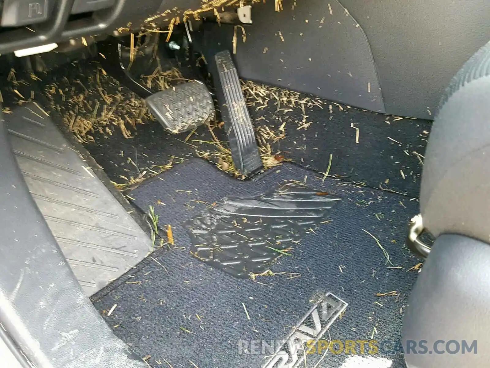 9 Photograph of a damaged car JTMH1RFV7KD005523 TOYOTA RAV4 LE 2019