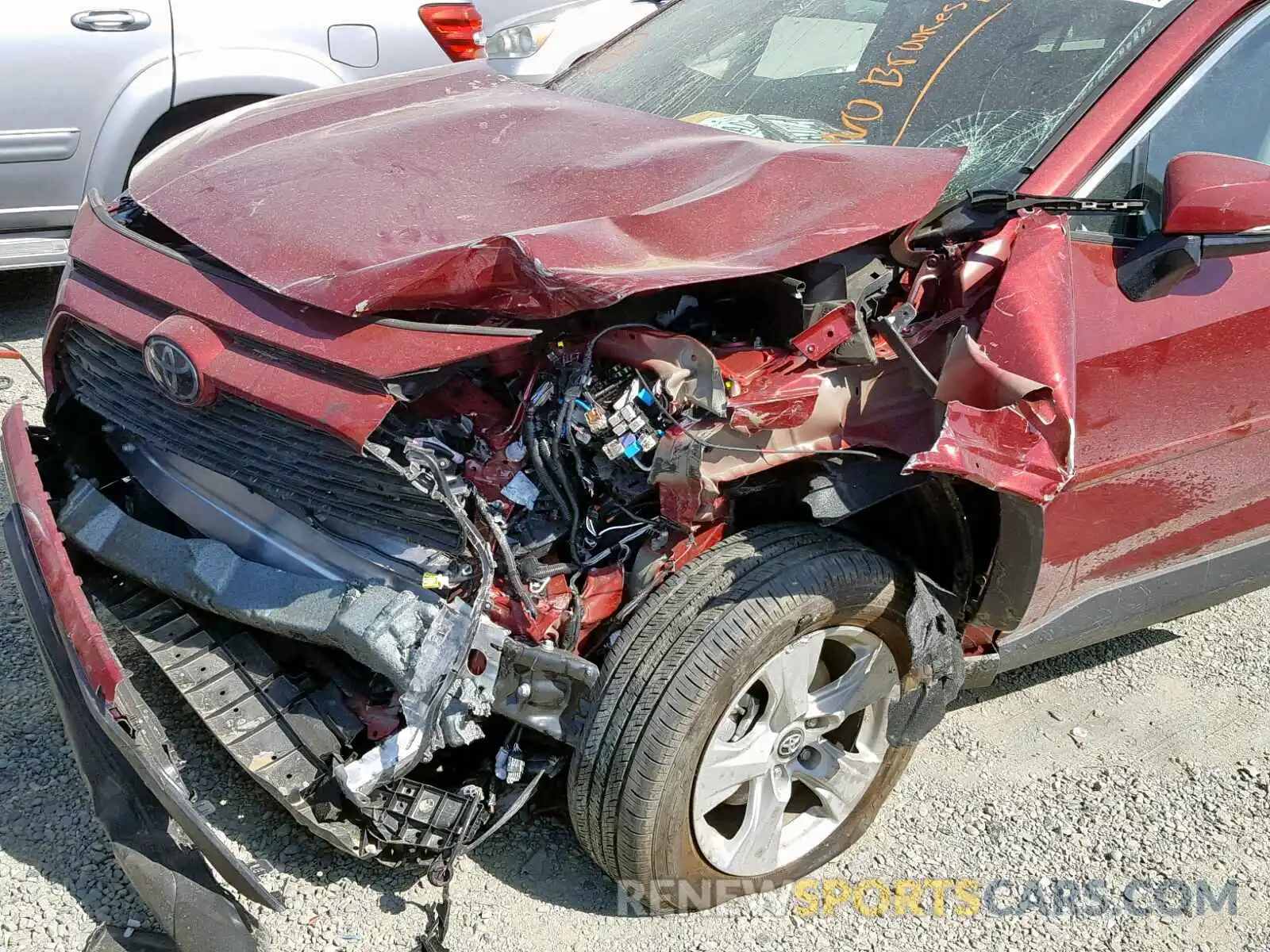 9 Photograph of a damaged car 2T3P1RFV0KW014126 TOYOTA RAV4 XLE 2019