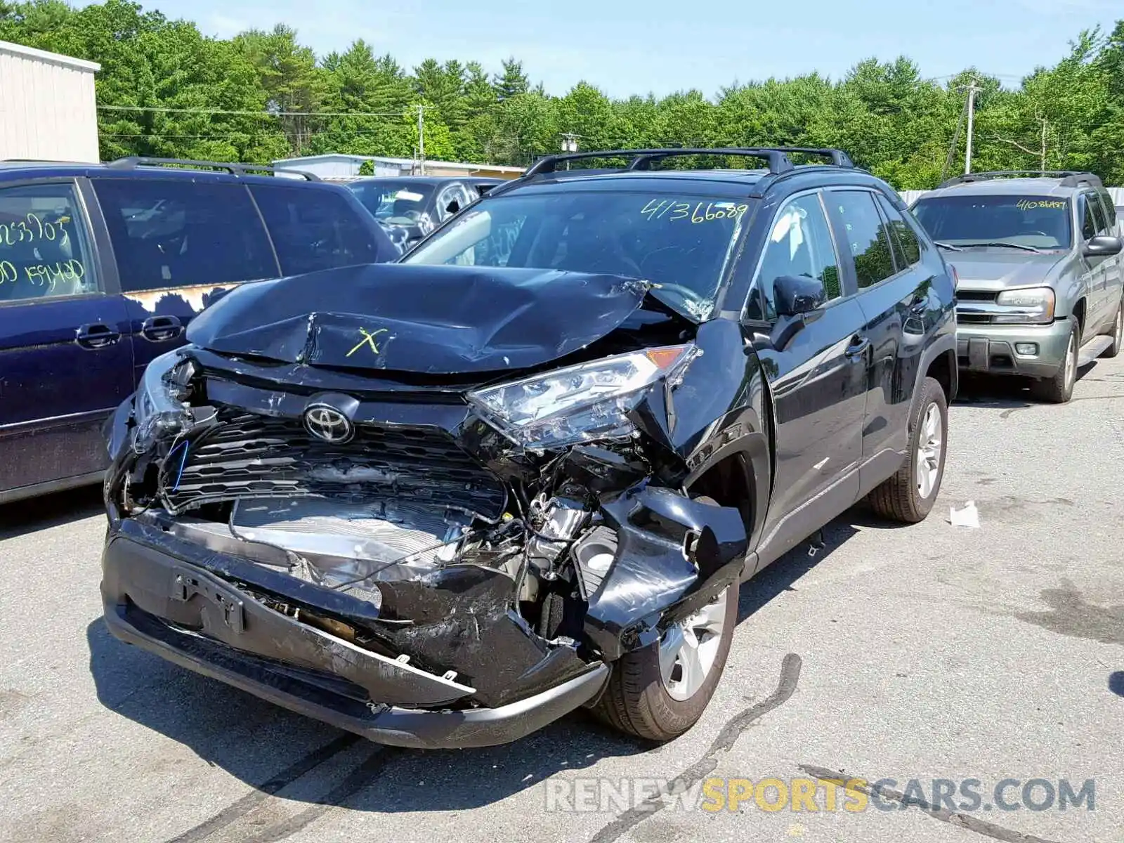2 Photograph of a damaged car 2T3P1RFV3KW010006 TOYOTA RAV4 XLE 2019