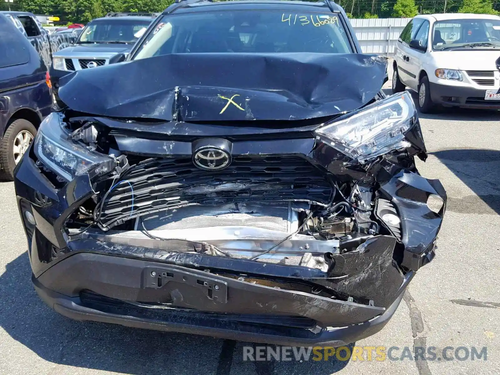 9 Photograph of a damaged car 2T3P1RFV3KW010006 TOYOTA RAV4 XLE 2019