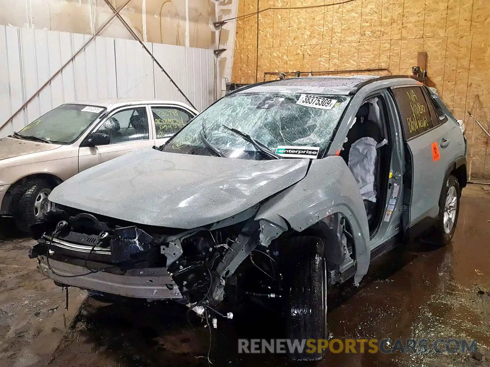 2 Photograph of a damaged car 2T3P1RFV8KW038075 TOYOTA RAV4 XLE 2019