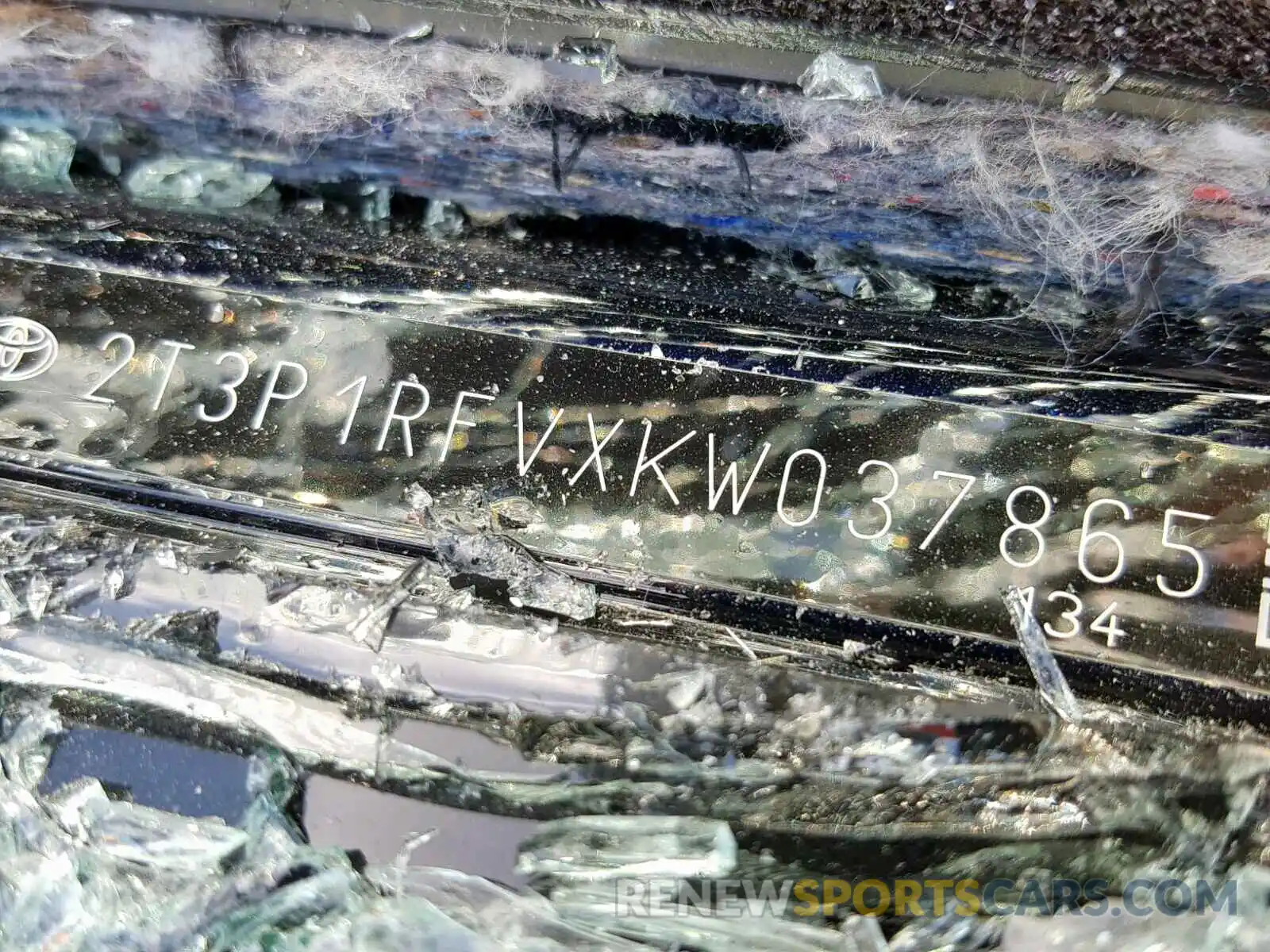 10 Photograph of a damaged car 2T3P1RFVXKW037865 TOYOTA RAV4 XLE 2019