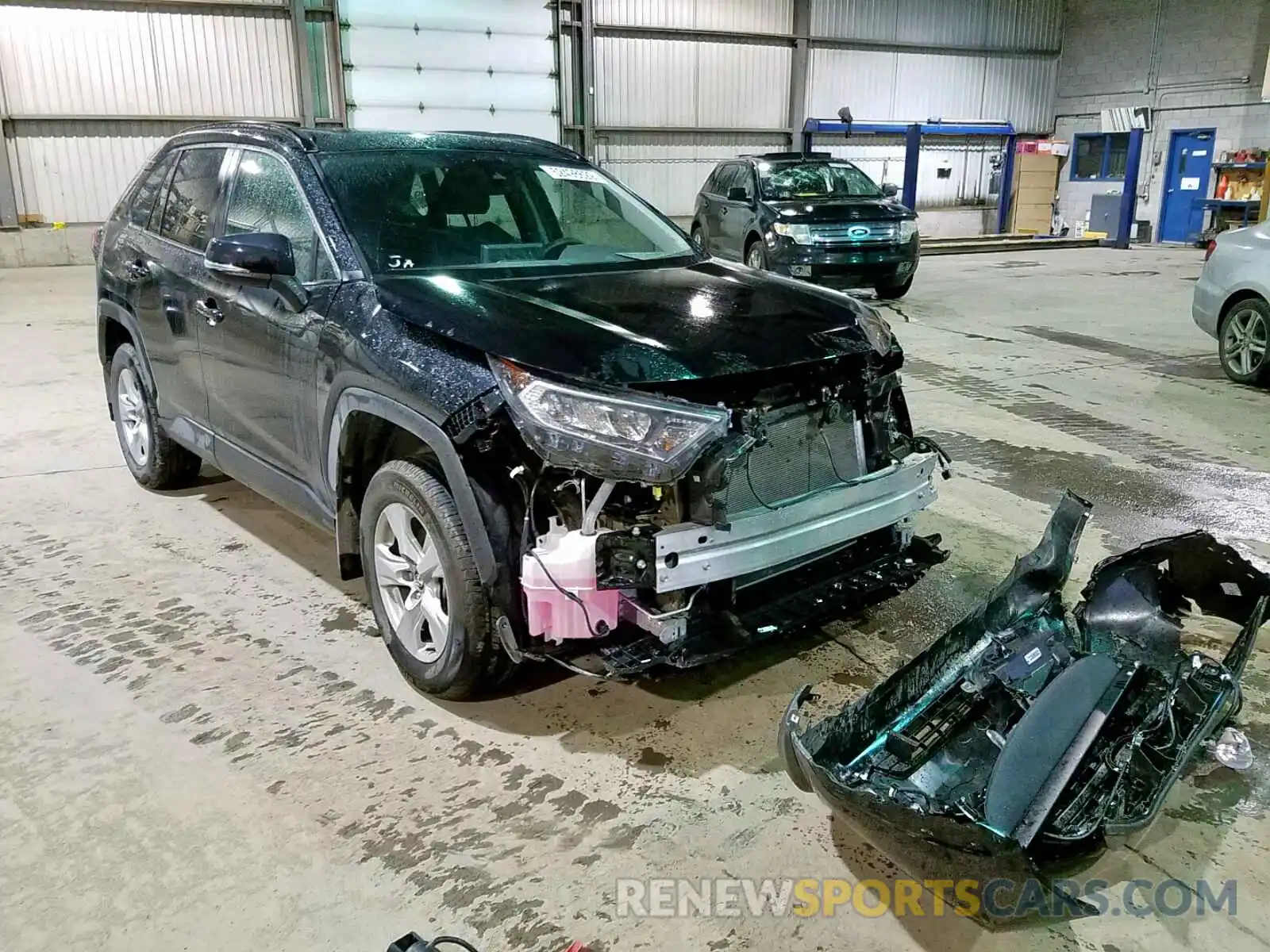 1 Photograph of a damaged car 2T3R1RFV3KW033911 TOYOTA RAV4 XLE 2019
