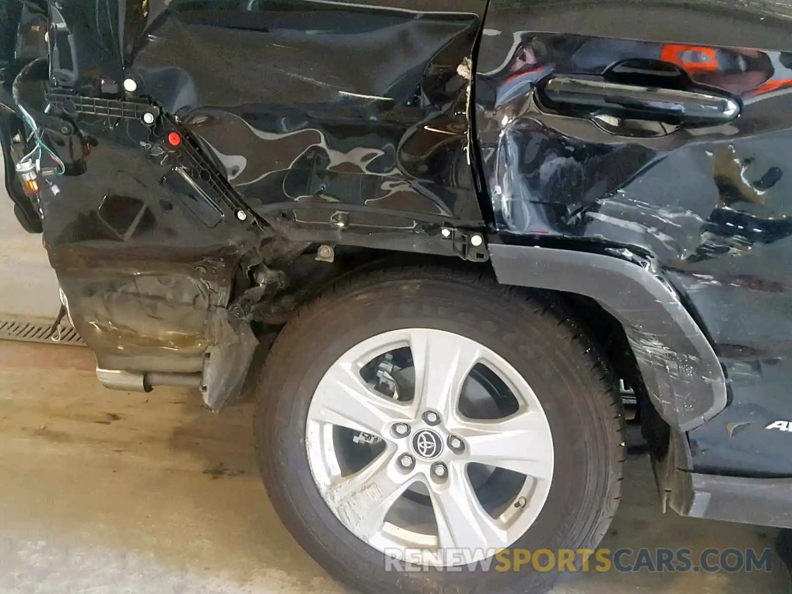 9 Photograph of a damaged car 2T3RWRFVXKW019179 TOYOTA RAV4 XLE 2019
