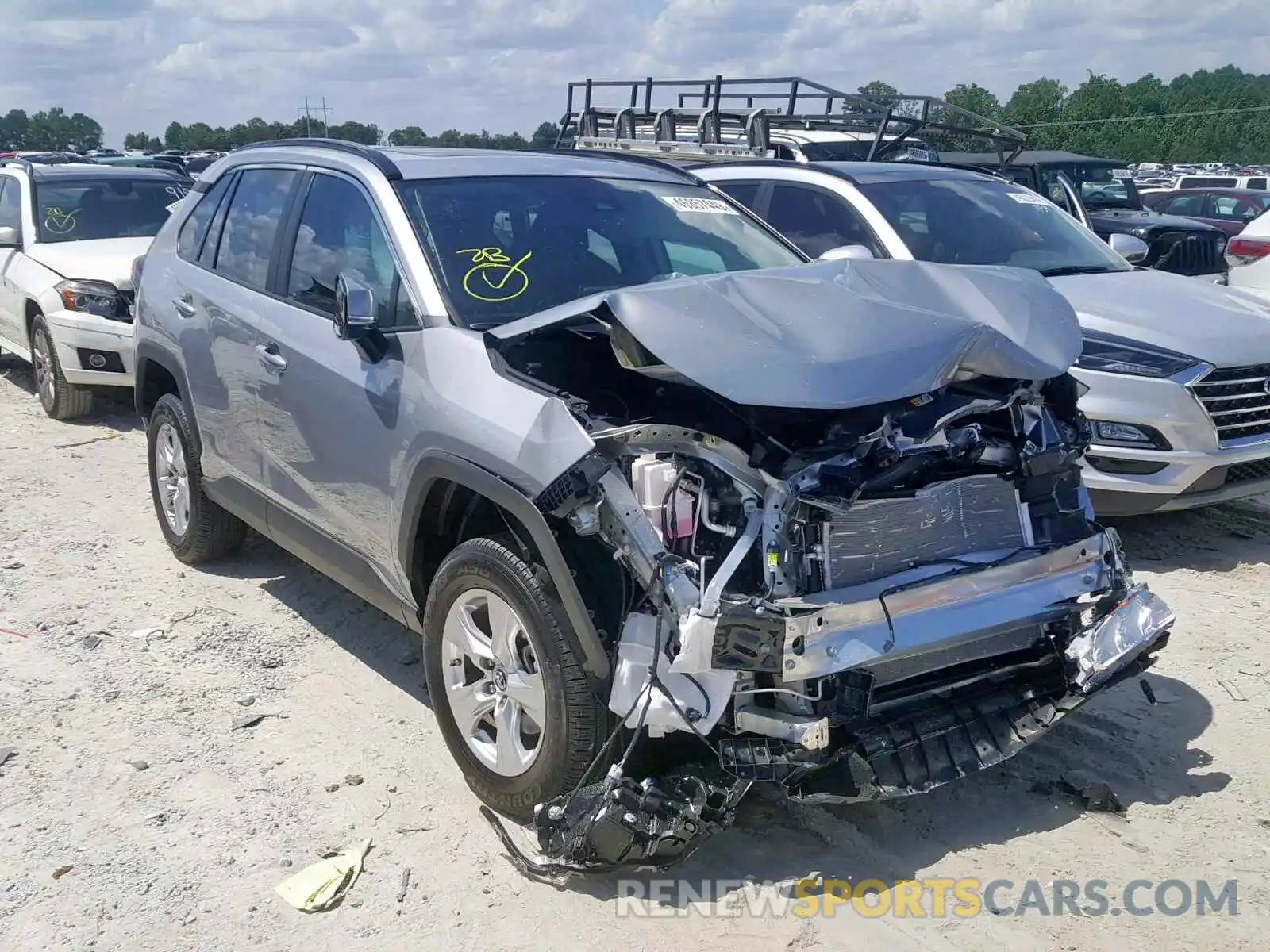 1 Фотография поврежденного автомобиля 2T3W1RFV3KC008592 TOYOTA RAV4 XLE 2019