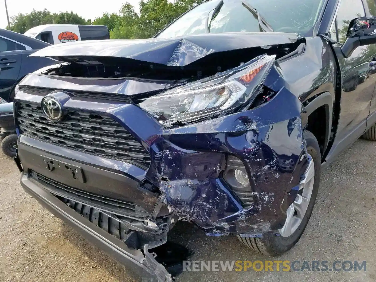9 Photograph of a damaged car JTMP1RFV7KD030160 TOYOTA RAV4 XLE 2019