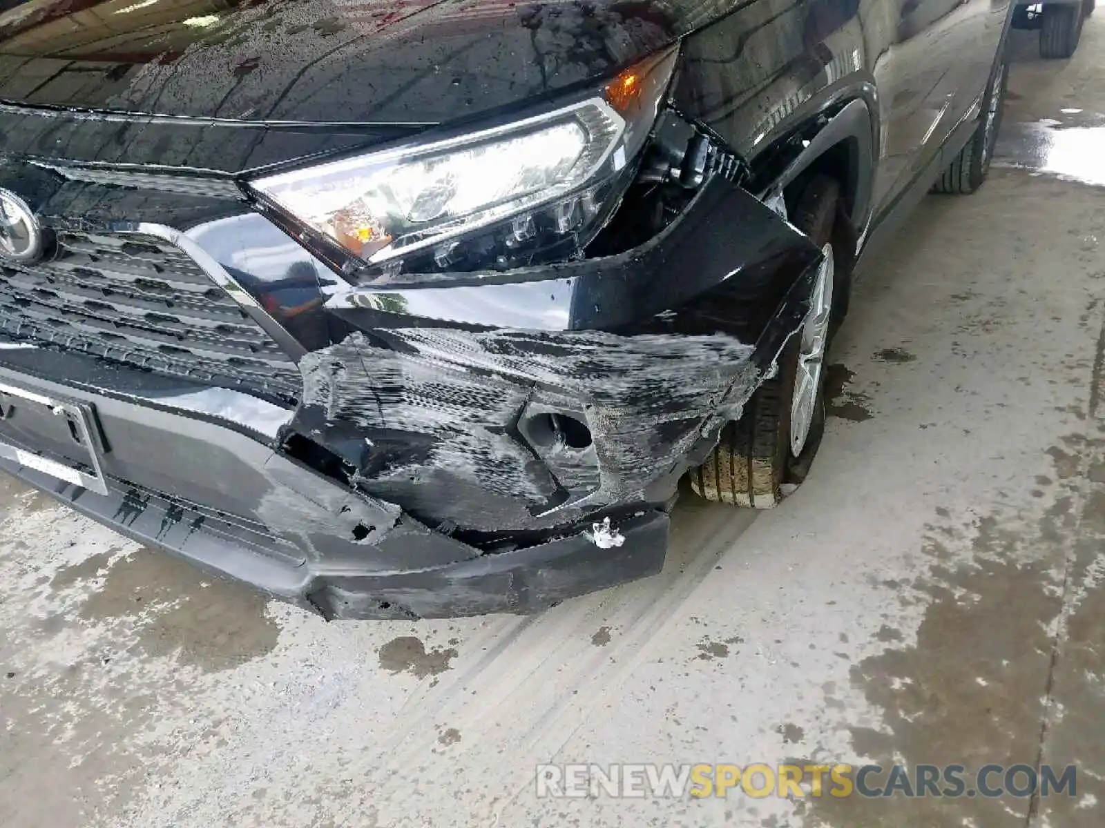 9 Photograph of a damaged car JTMP1RFVXKD508023 TOYOTA RAV4 XLE 2019