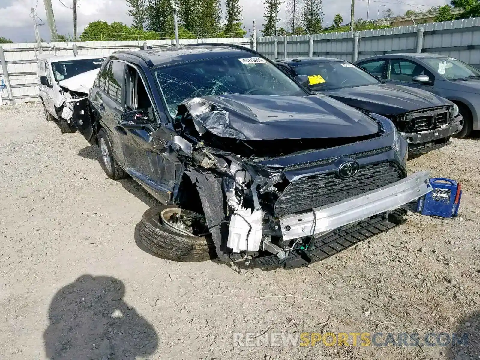 1 Photograph of a damaged car JTMW1RFV0KD502436 TOYOTA RAV4 XLE 2019