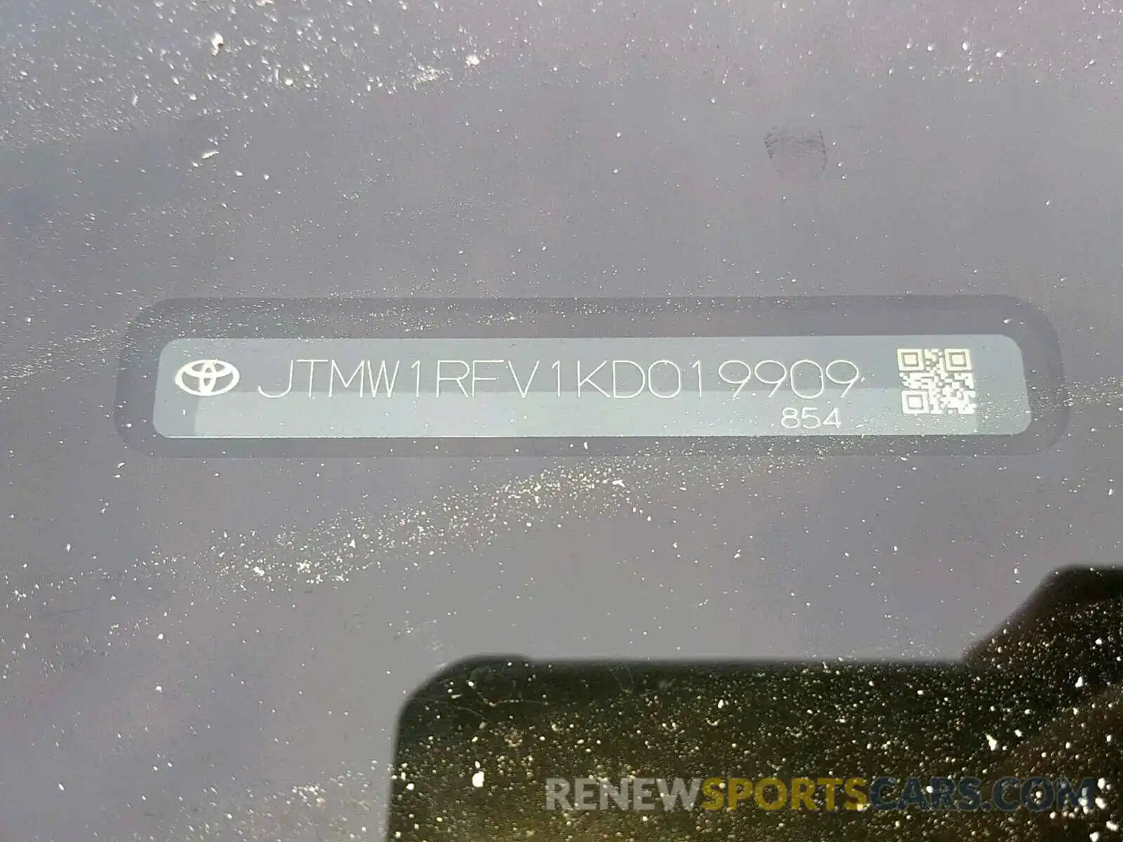 10 Photograph of a damaged car JTMW1RFV1KD019909 TOYOTA RAV4 XLE 2019