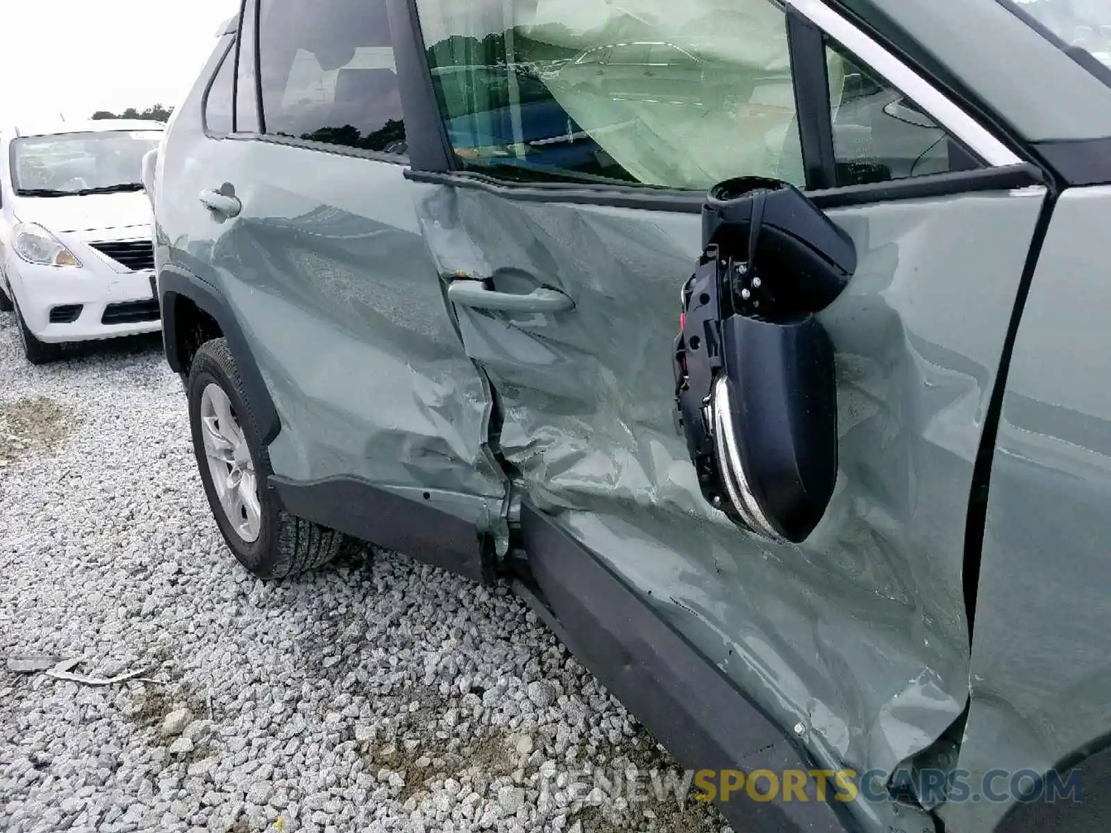 9 Photograph of a damaged car JTMW1RFV5KD510001 TOYOTA RAV4 XLE 2019