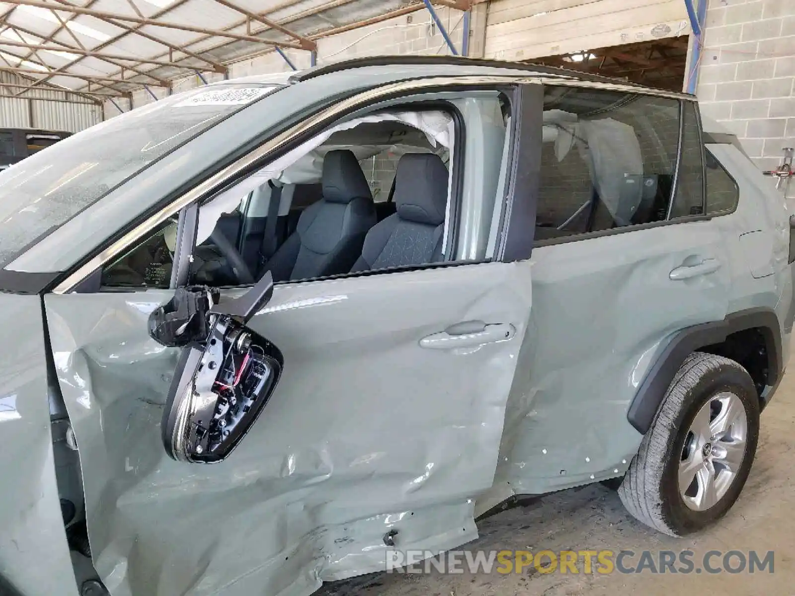 9 Photograph of a damaged car JTMW1RFV6KJ014528 TOYOTA RAV4 XLE 2019