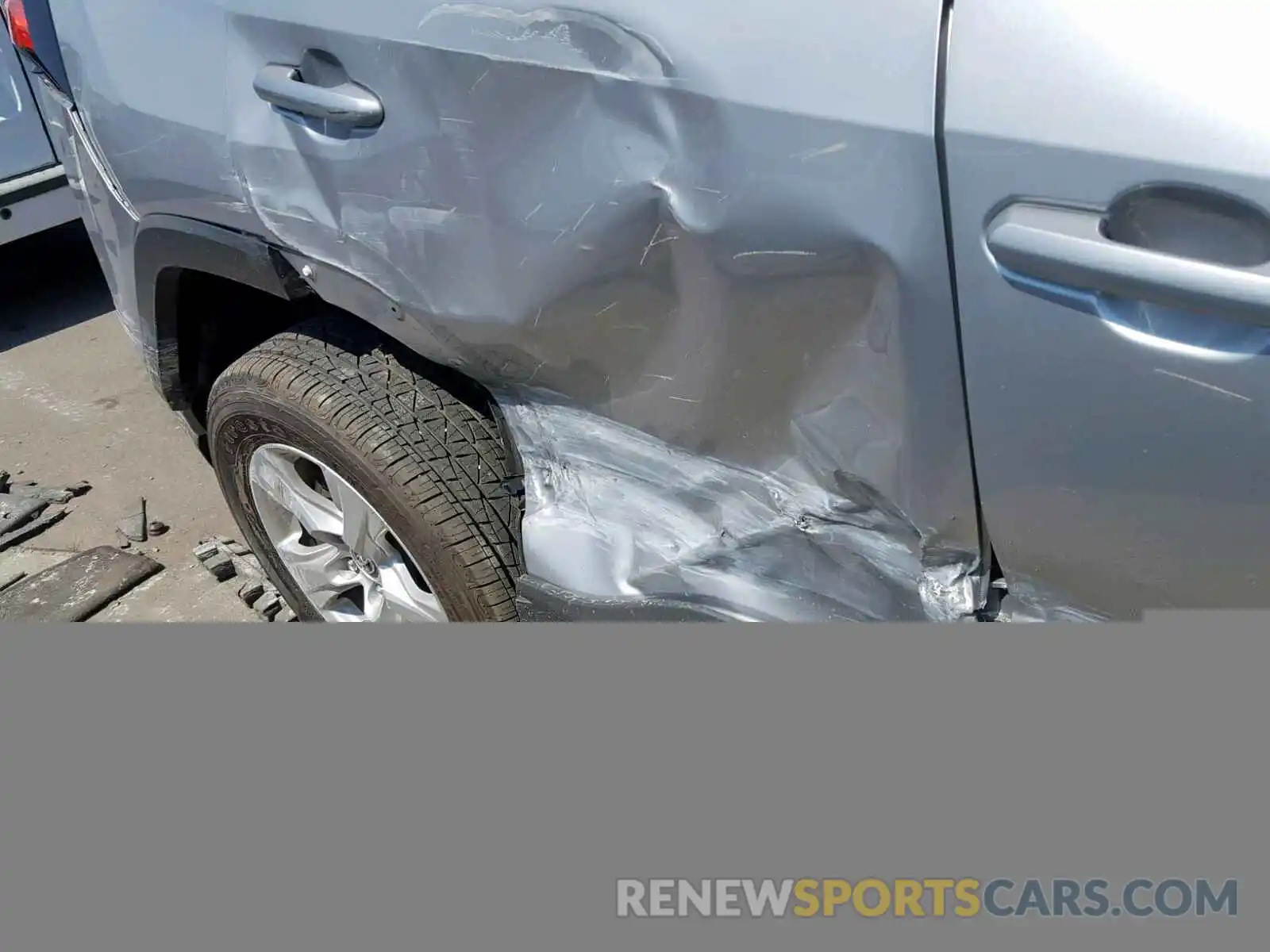 9 Photograph of a damaged car JTMW1RFV7KJ004963 TOYOTA RAV4 XLE 2019