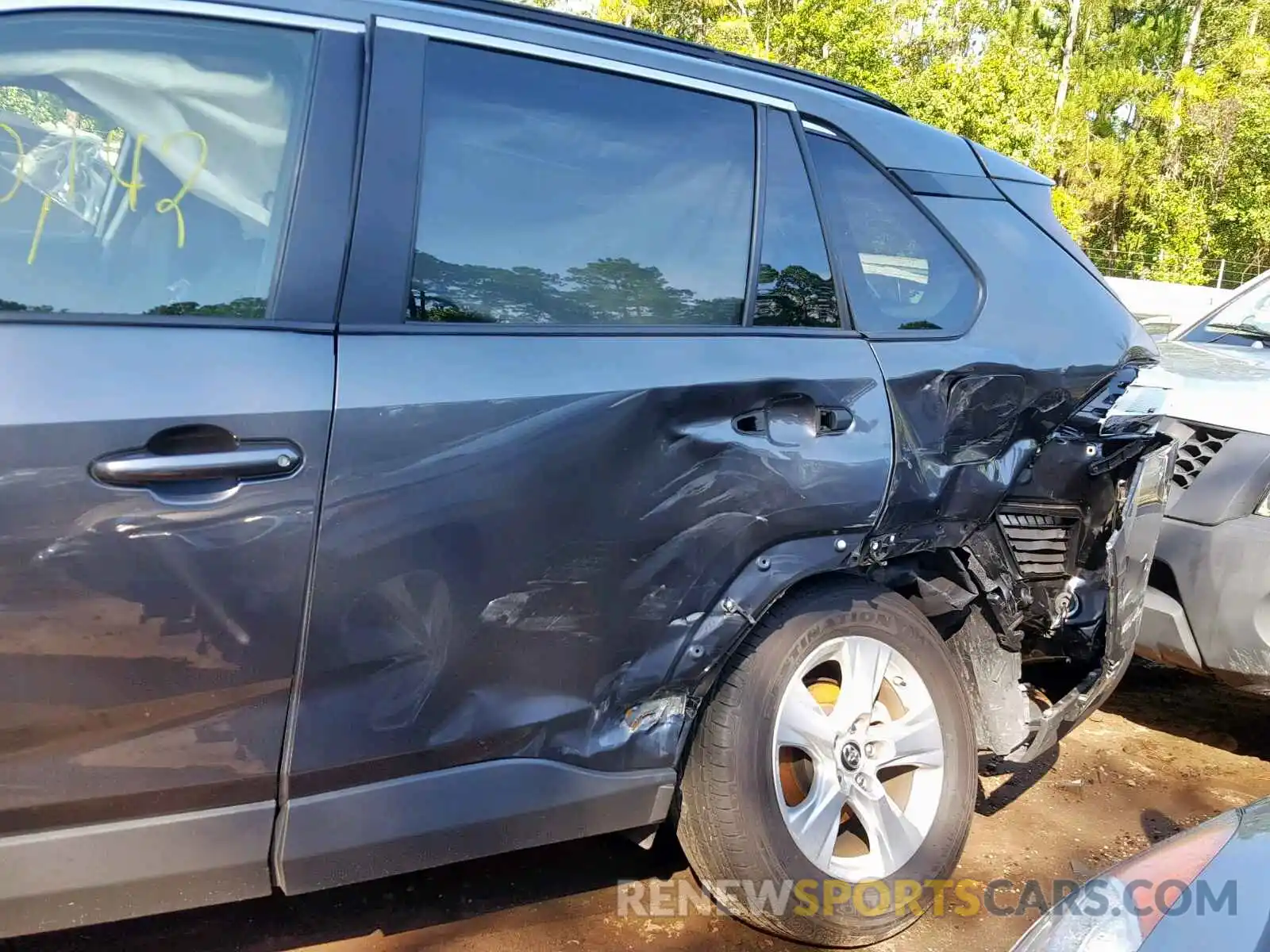 9 Photograph of a damaged car JTMW1RFV9KD011945 TOYOTA RAV4 XLE 2019