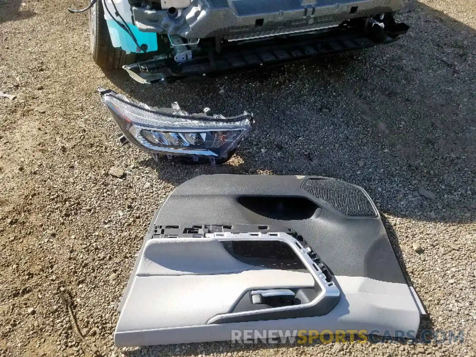 9 Photograph of a damaged car 2T3A1RFV3KW048065 TOYOTA RAV4 XLE P 2019