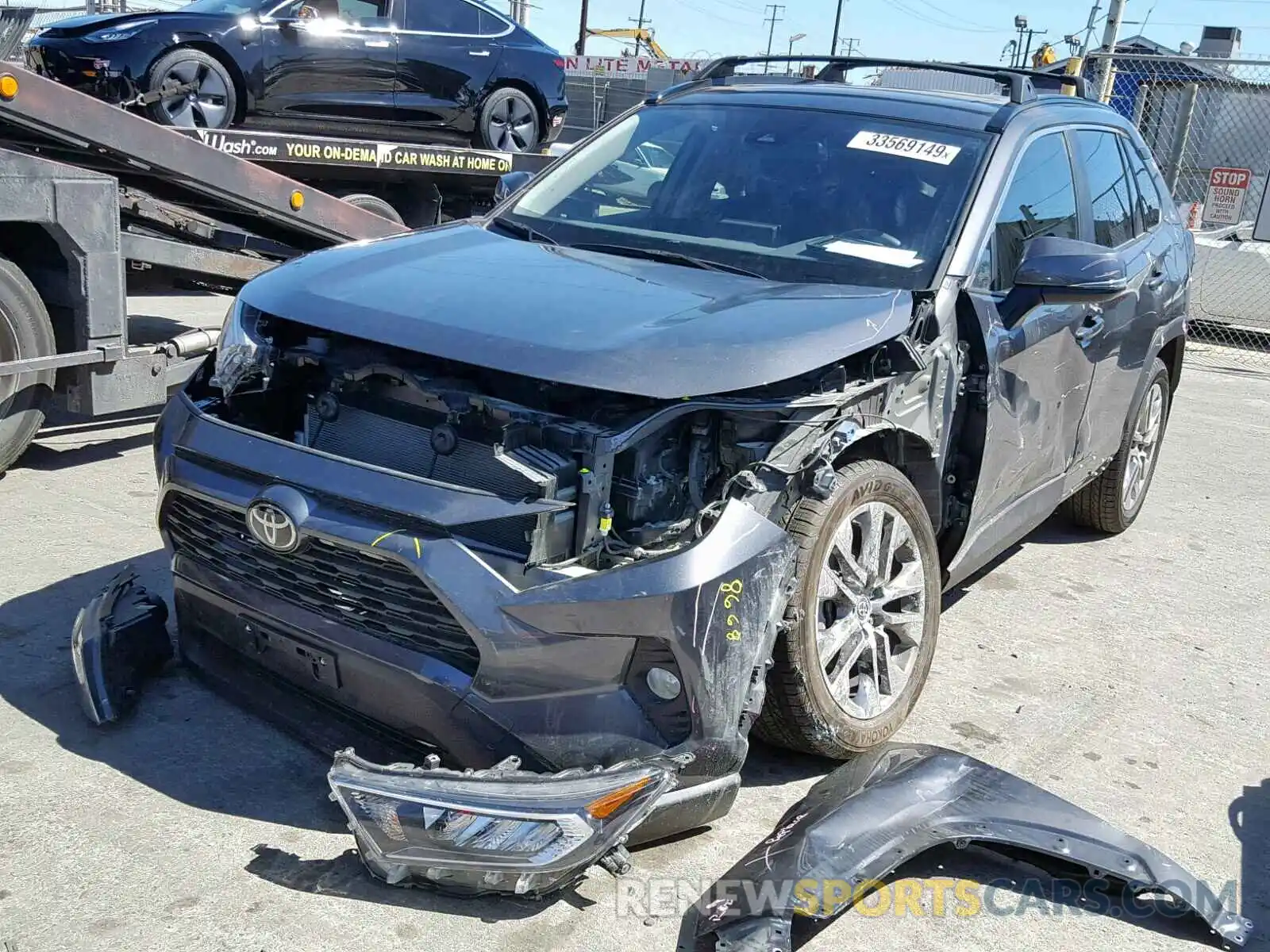 2 Фотография поврежденного автомобиля JTMC1RFV0KD008094 TOYOTA RAV4 XLE P 2019