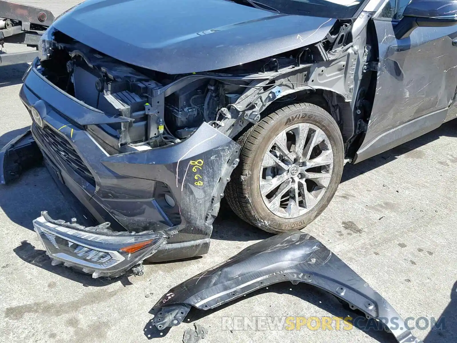 9 Фотография поврежденного автомобиля JTMC1RFV0KD008094 TOYOTA RAV4 XLE P 2019