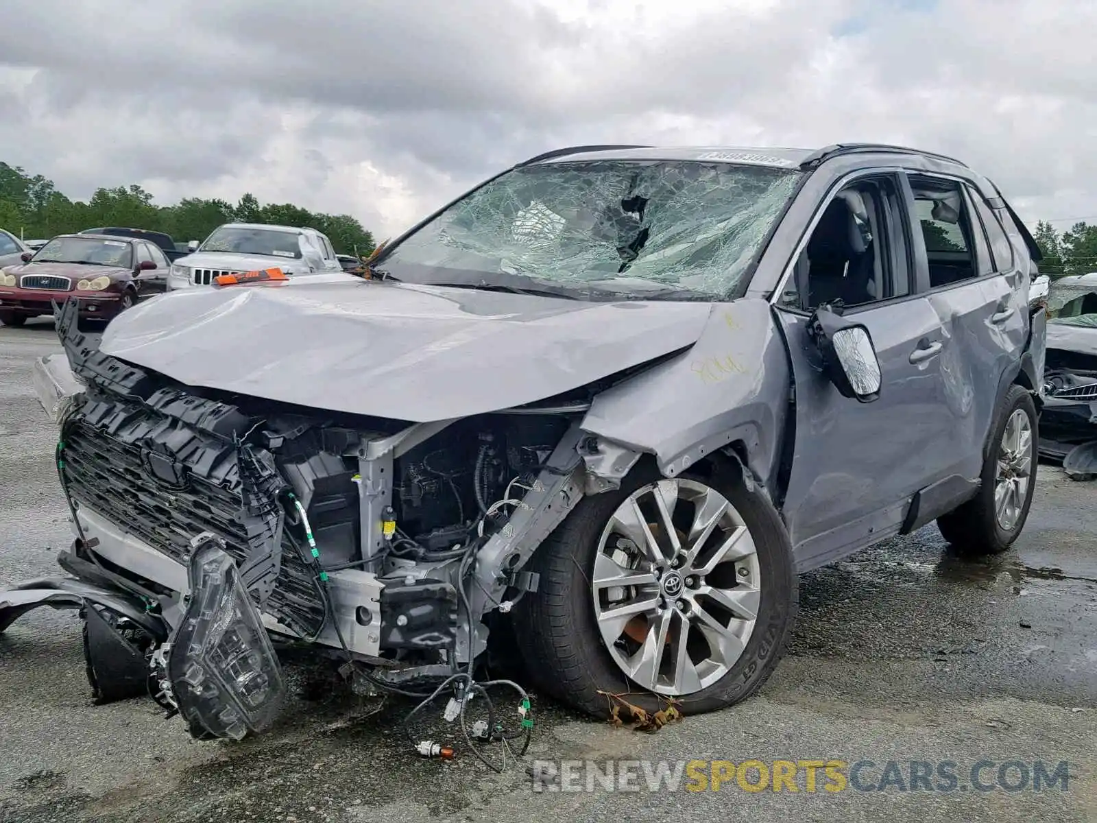 2 Photograph of a damaged car JTMC1RFVXKD018695 TOYOTA RAV4 XLE P 2019