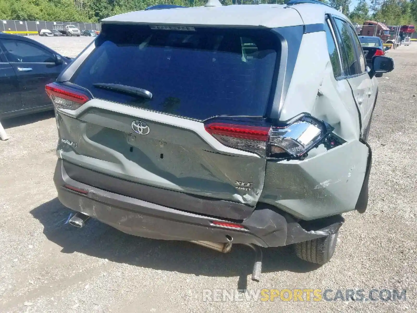 9 Photograph of a damaged car JTMP1RFV9KD519840 TOYOTA RAV4 XLE/X 2019