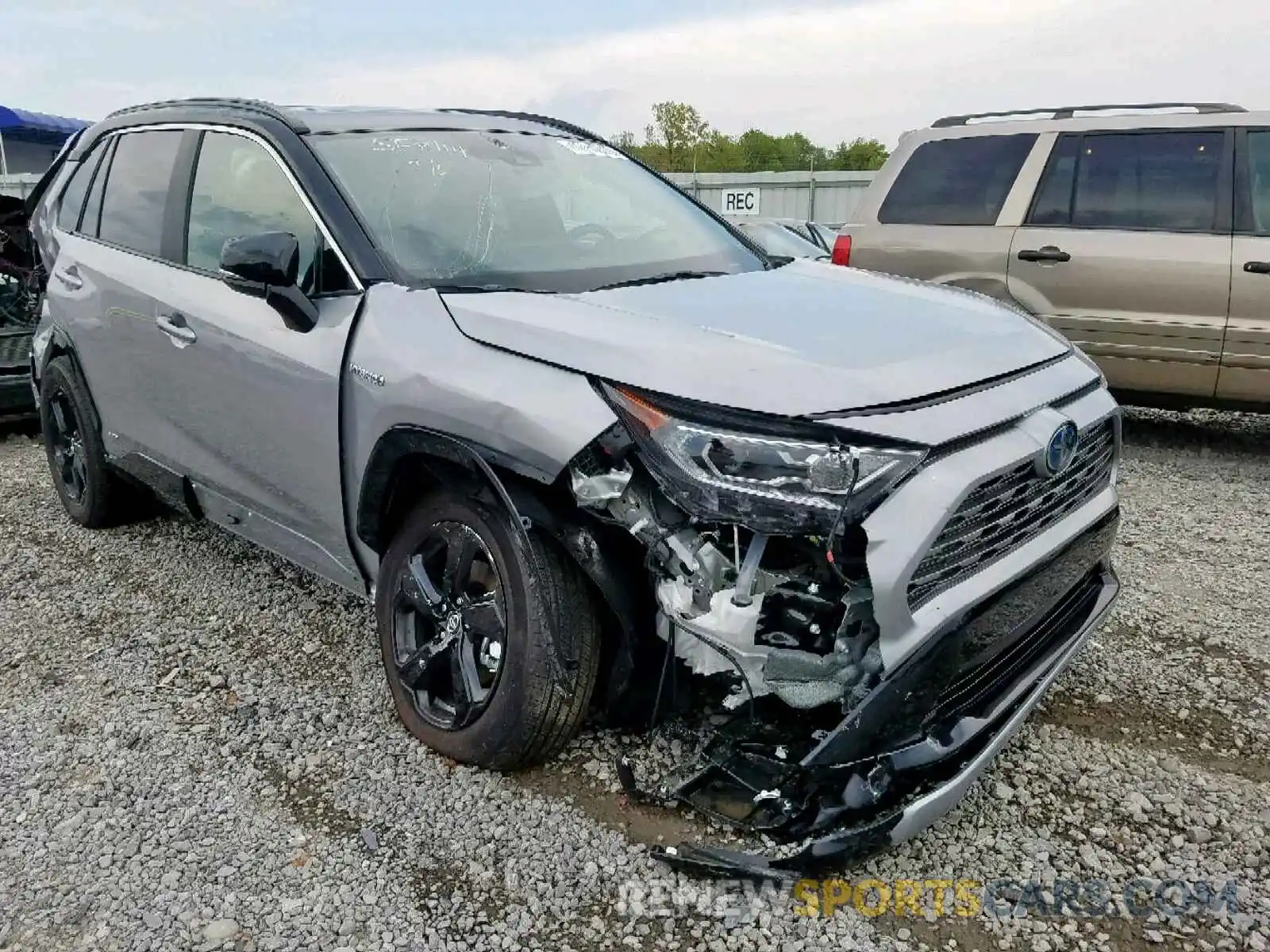1 Photograph of a damaged car 2T3EWRFV6KW012485 TOYOTA RAV4 XSE 2019