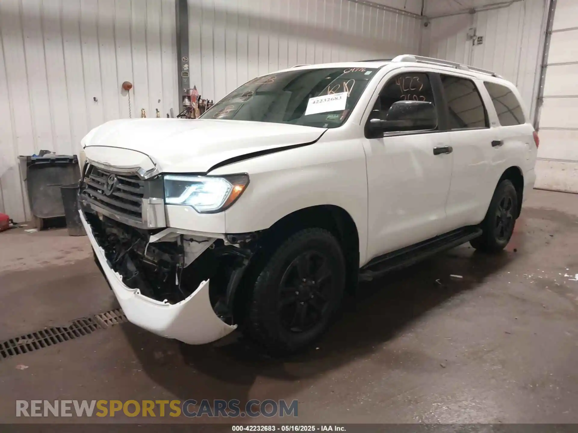 2 fotografías del automóvil dañado 5TDBY5G12LS177843 TOYOTA SEQUOIA 2020