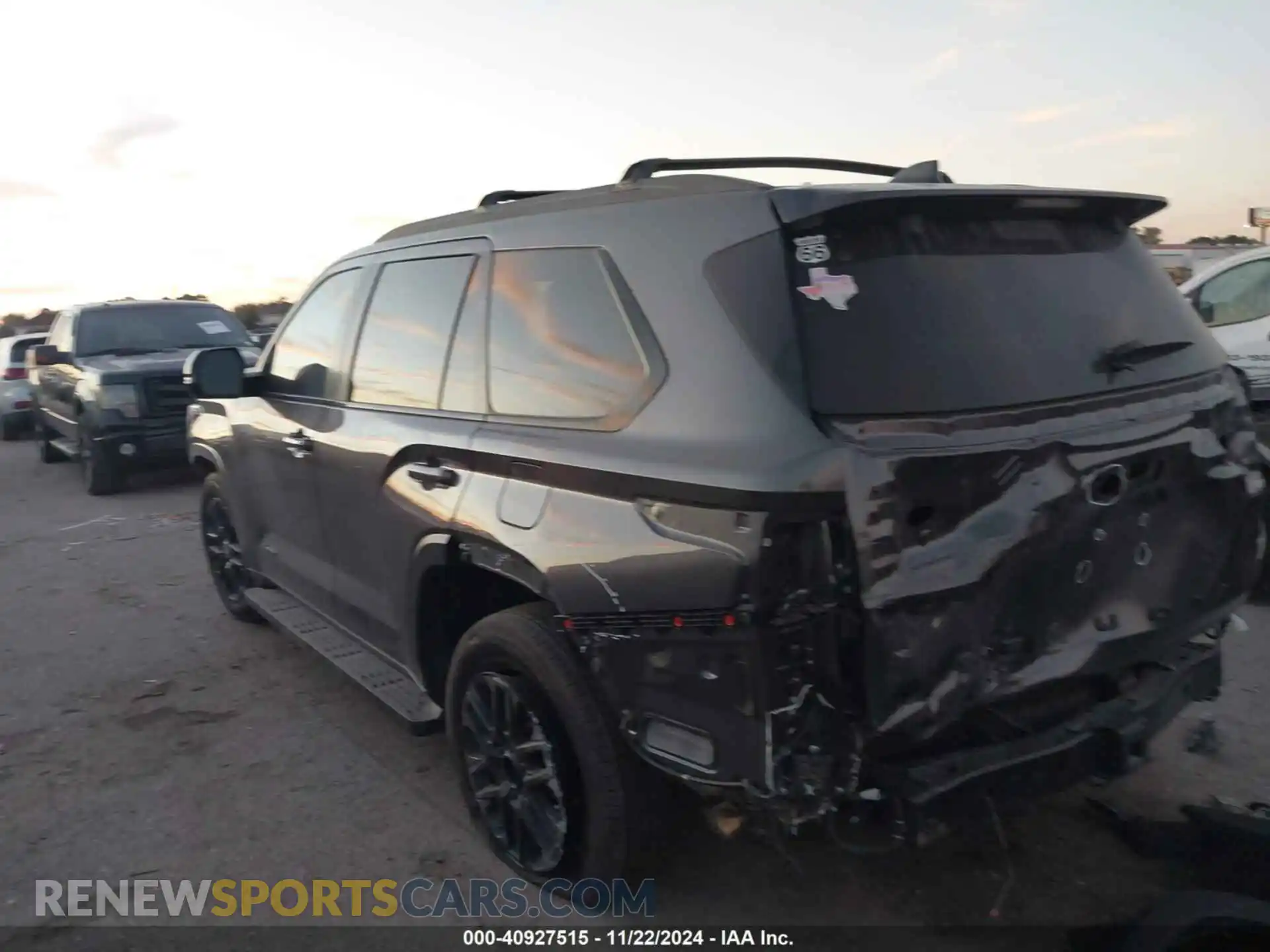 3 fotografías del automóvil dañado 7SVAAABA0RX040473 TOYOTA SEQUOIA 2024