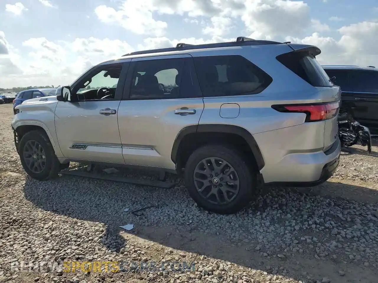 2 fotografías del automóvil dañado 7SVAAABA5TX080264 TOYOTA SEQUOIA 2026