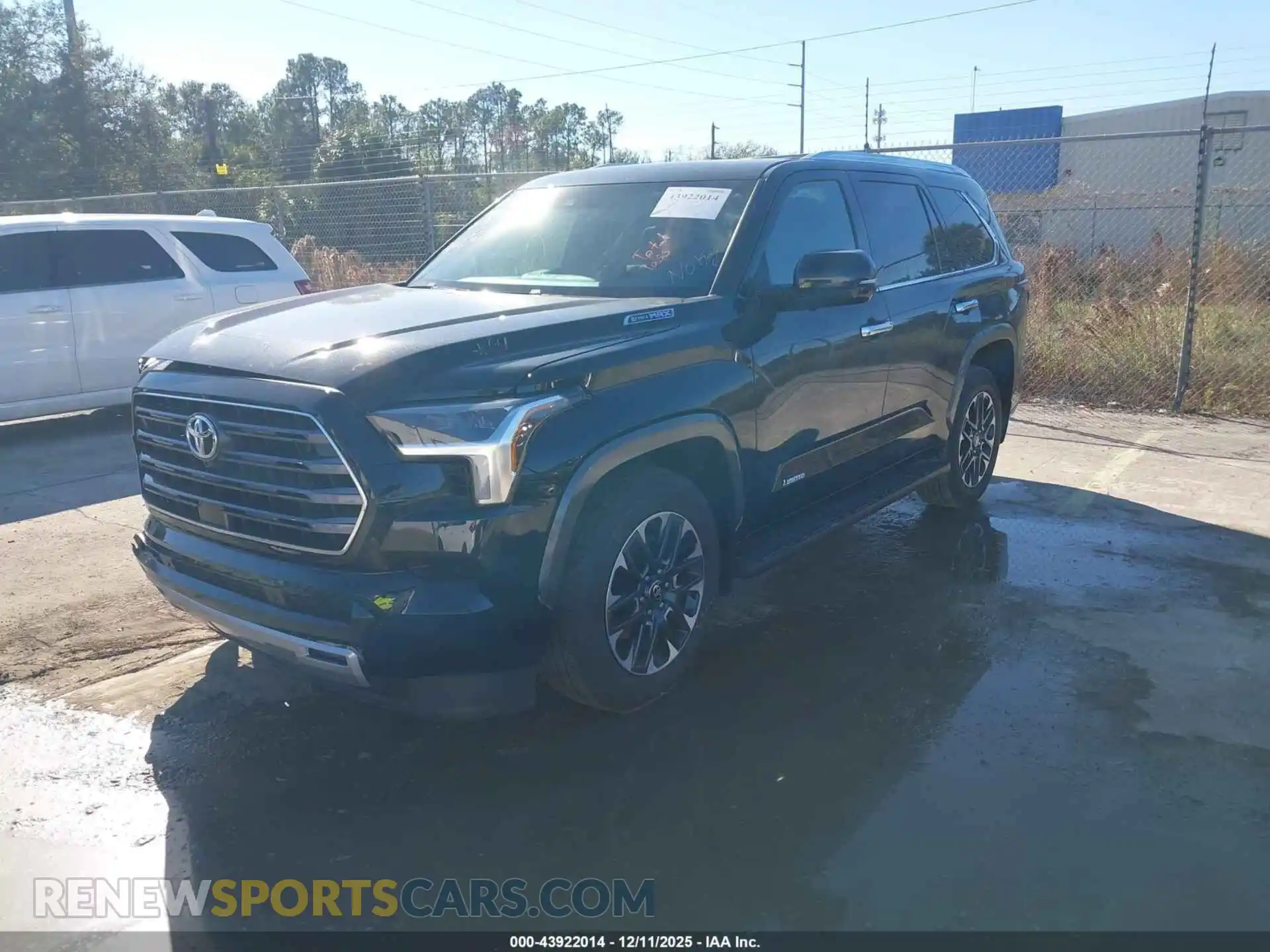2 fotografías del automóvil dañado 7SVAAABA9TX076637 TOYOTA SEQUOIA 2026