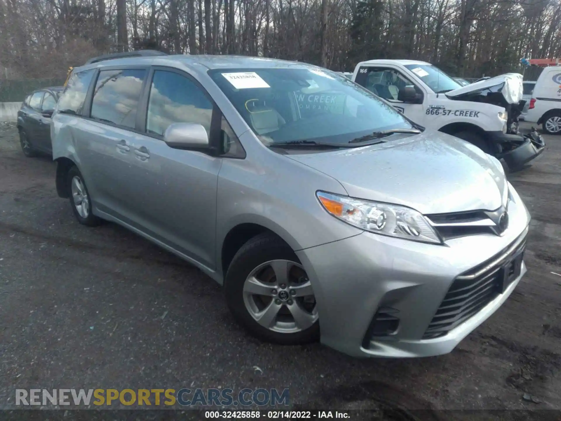 1 Photograph of a damaged car 5TDKZ3DC2KS018357 TOYOTA SIENNA 2019