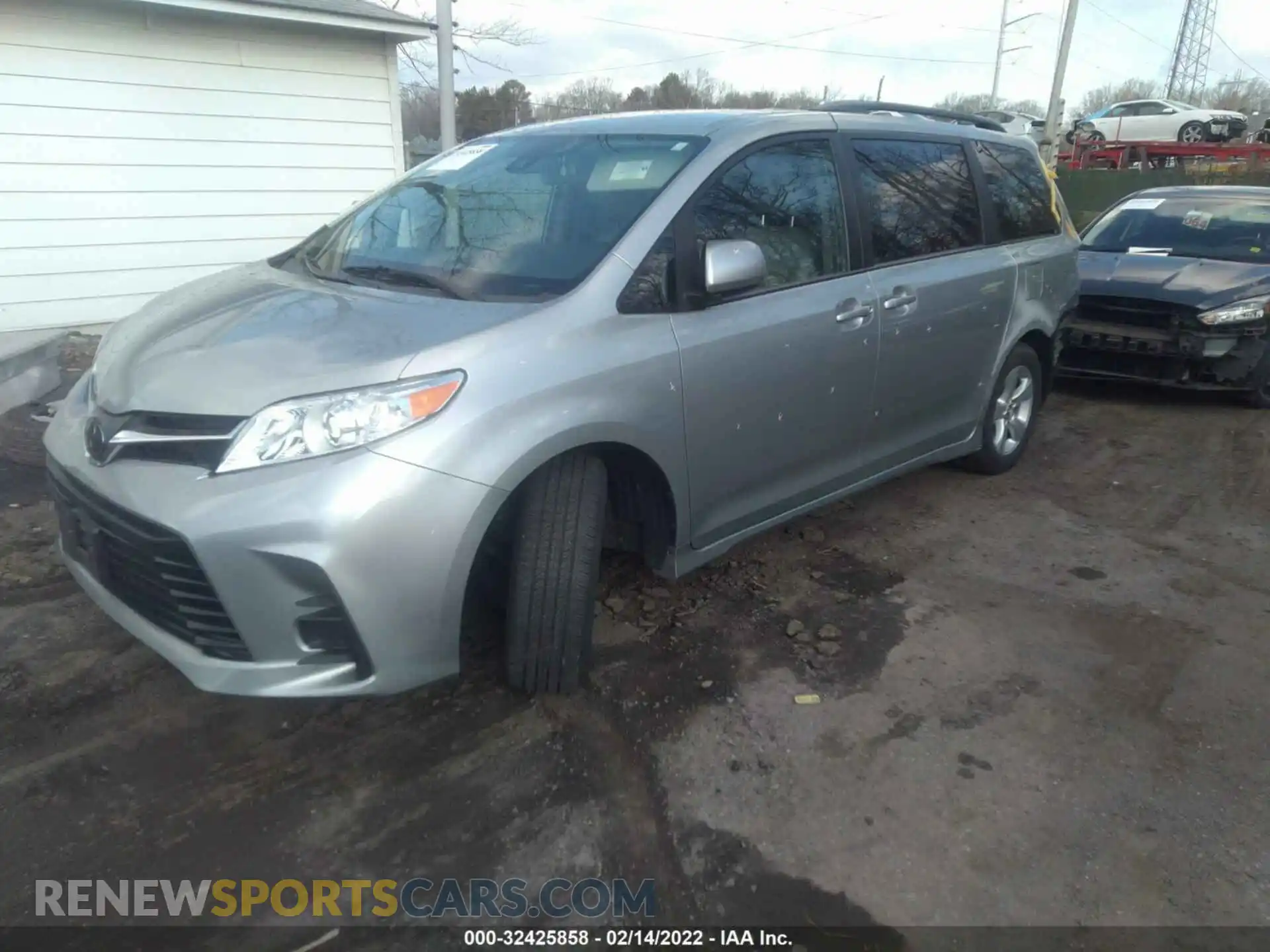 2 Photograph of a damaged car 5TDKZ3DC2KS018357 TOYOTA SIENNA 2019