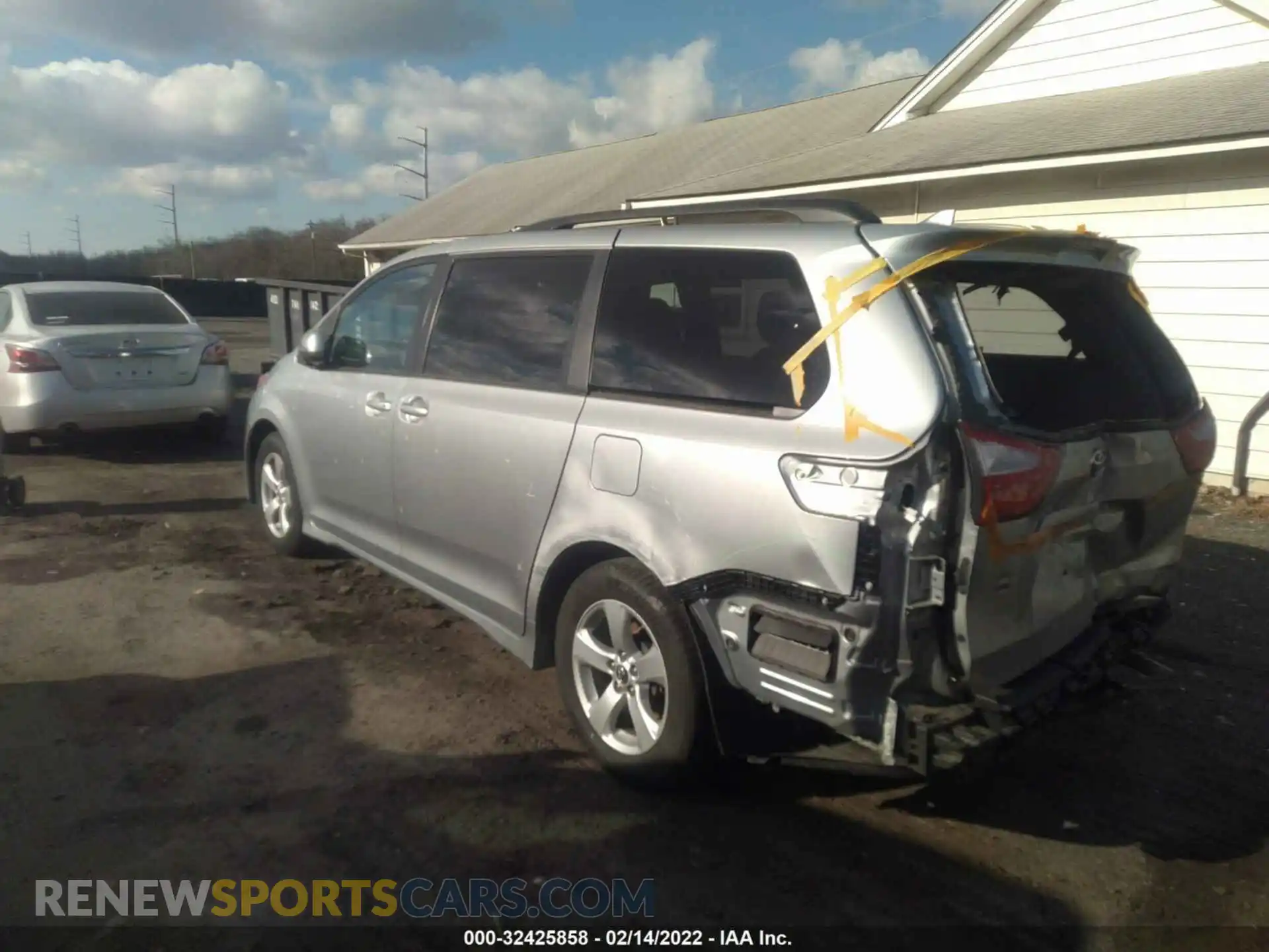 3 Photograph of a damaged car 5TDKZ3DC2KS018357 TOYOTA SIENNA 2019