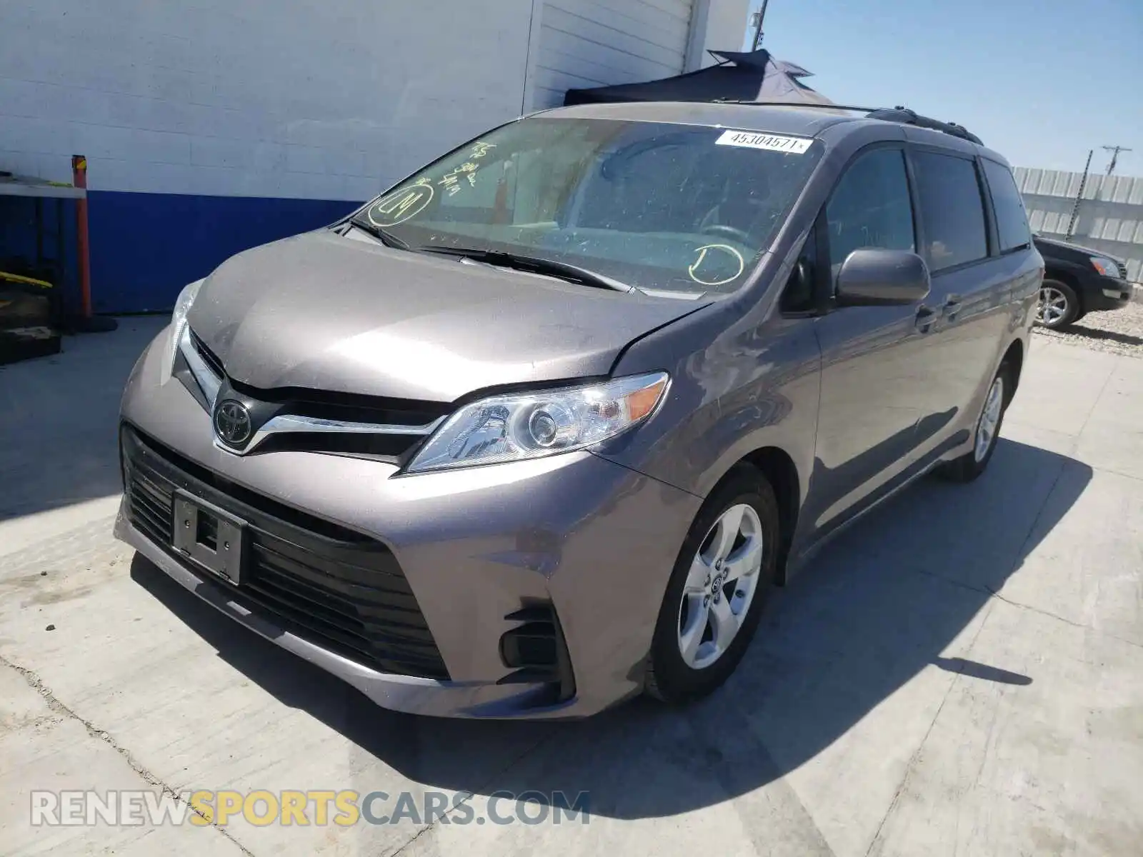 2 Photograph of a damaged car 5TDKZ3DC7KS013879 TOYOTA SIENNA 2019