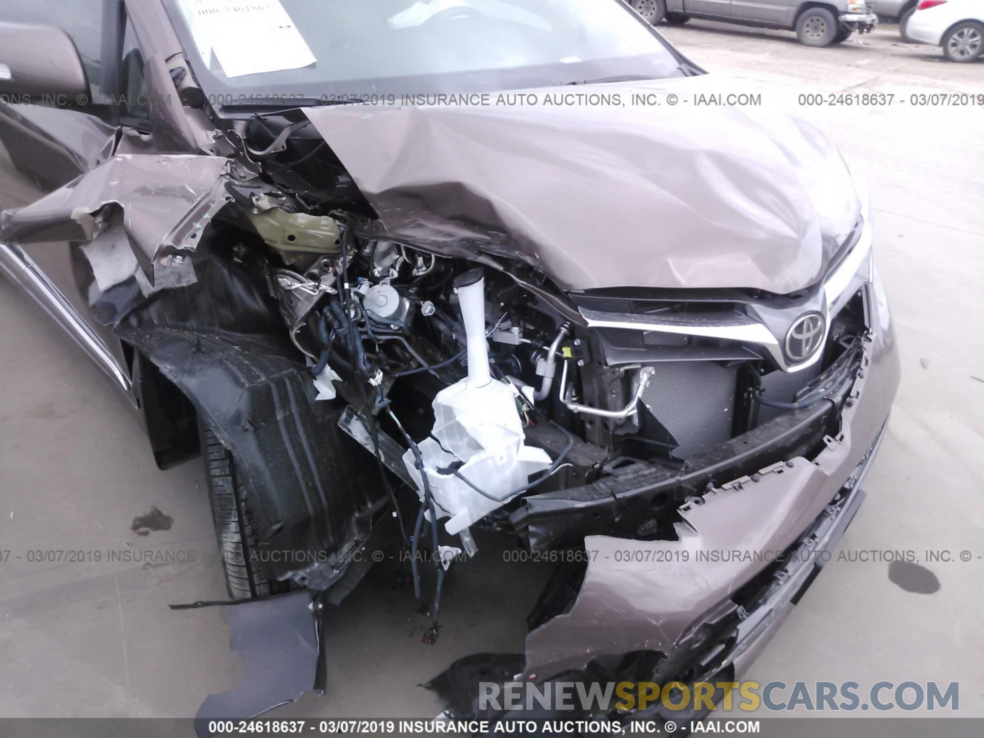 6 Photograph of a damaged car 5TDYZ3DC0KS979646 TOYOTA SIENNA 2019