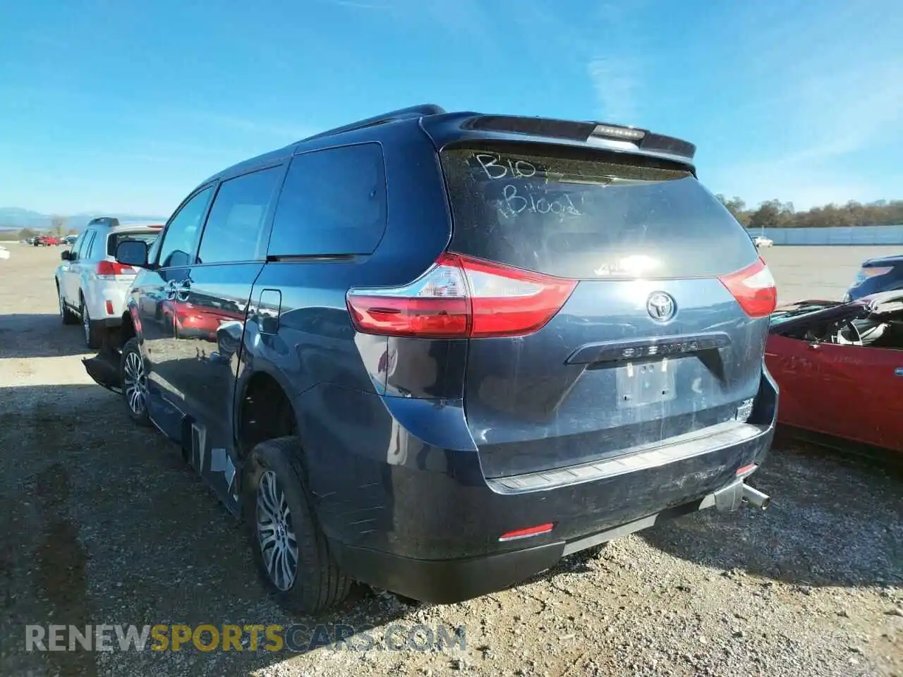 3 Фотография поврежденного автомобиля 5TDYZ3DC3KS011962 TOYOTA SIENNA 2019