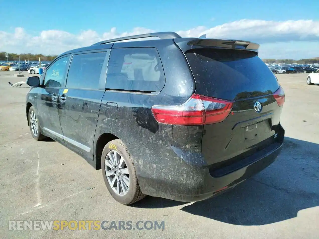 3 Photograph of a damaged car 5TDDZ3DC2LS246563 TOYOTA SIENNA 2020