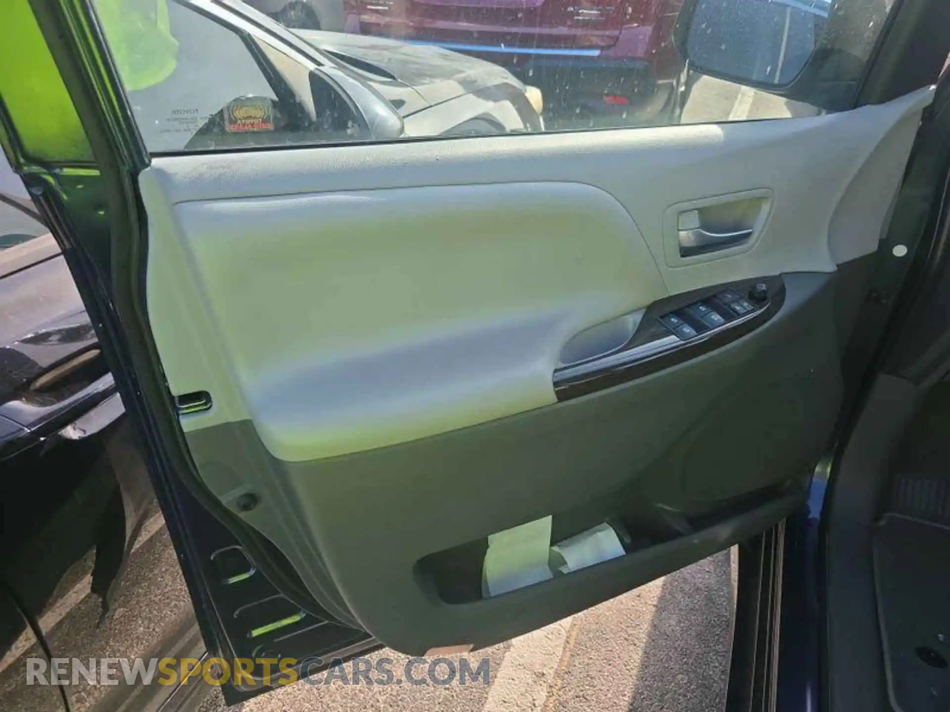 3 Photograph of a damaged car 5TDDZ3DC2LS249611 TOYOTA SIENNA 2020