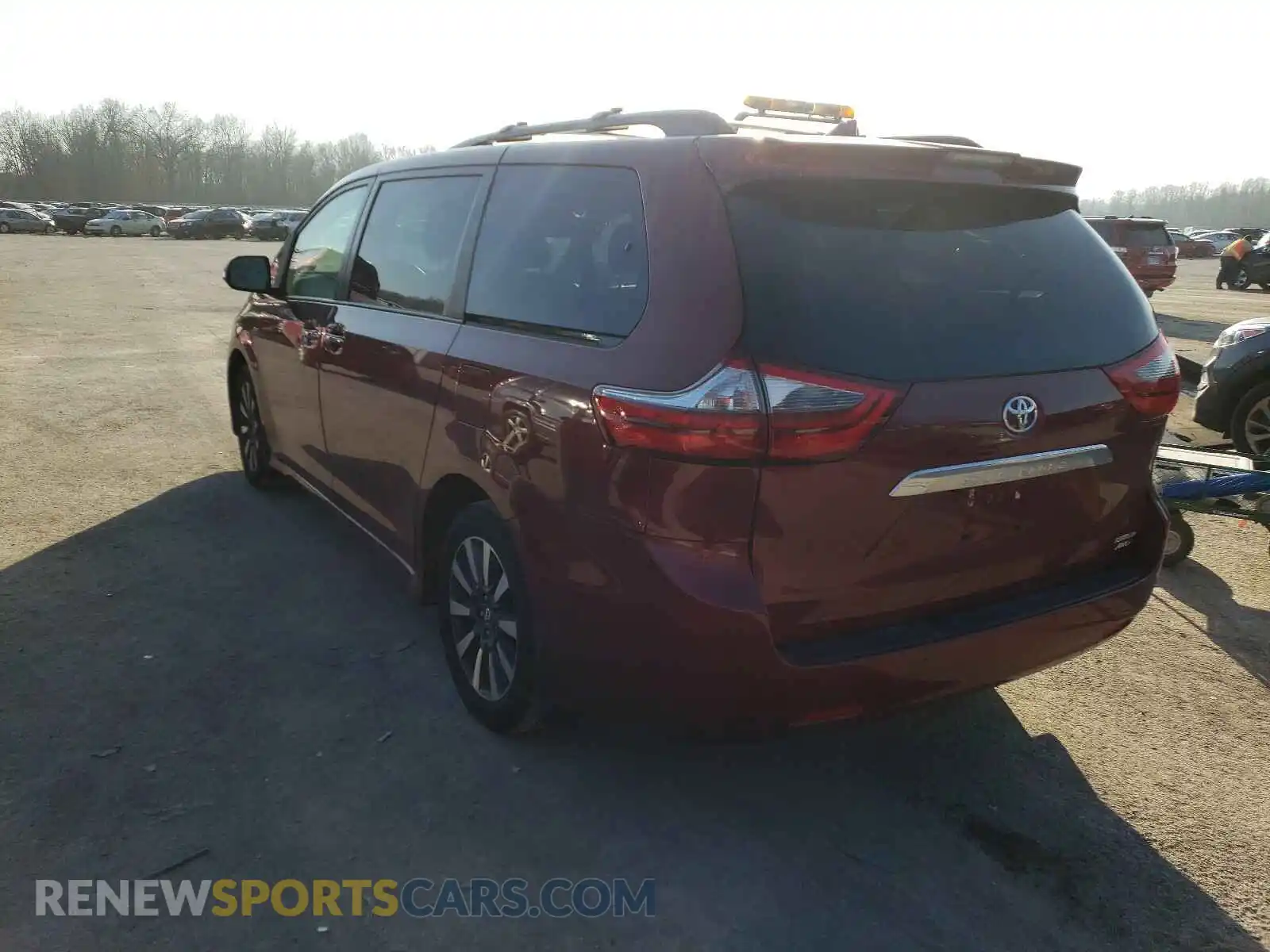 3 Photograph of a damaged car 5TDDZ3DC3LS233448 TOYOTA SIENNA 2020