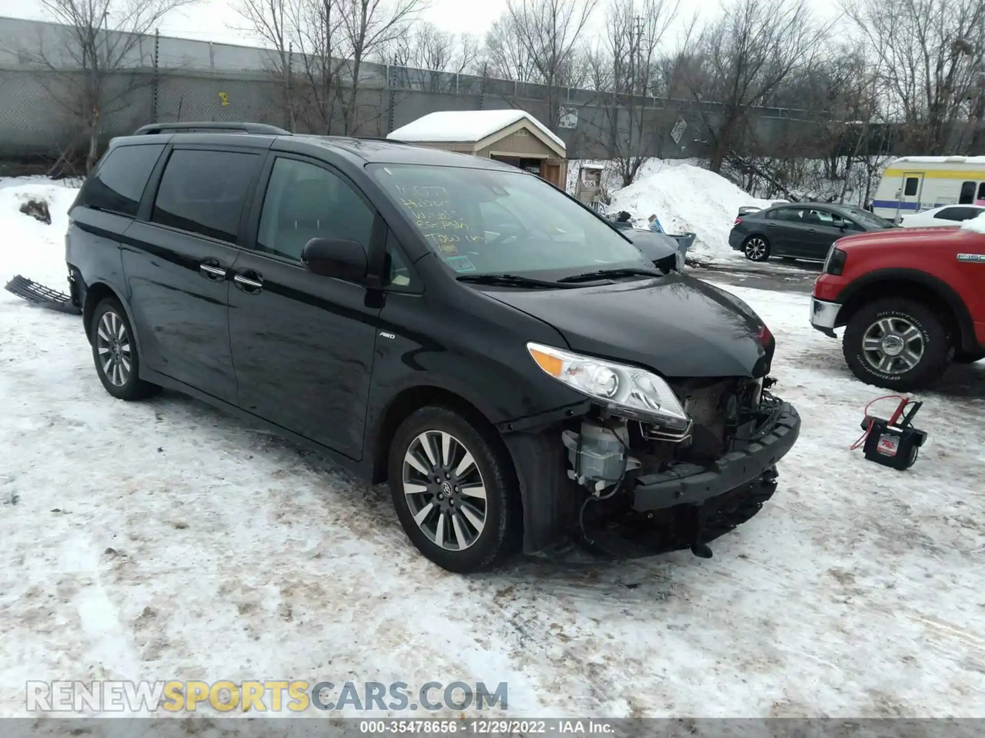 1 Photograph of a damaged car 5TDDZ3DC3LS251626 TOYOTA SIENNA 2020