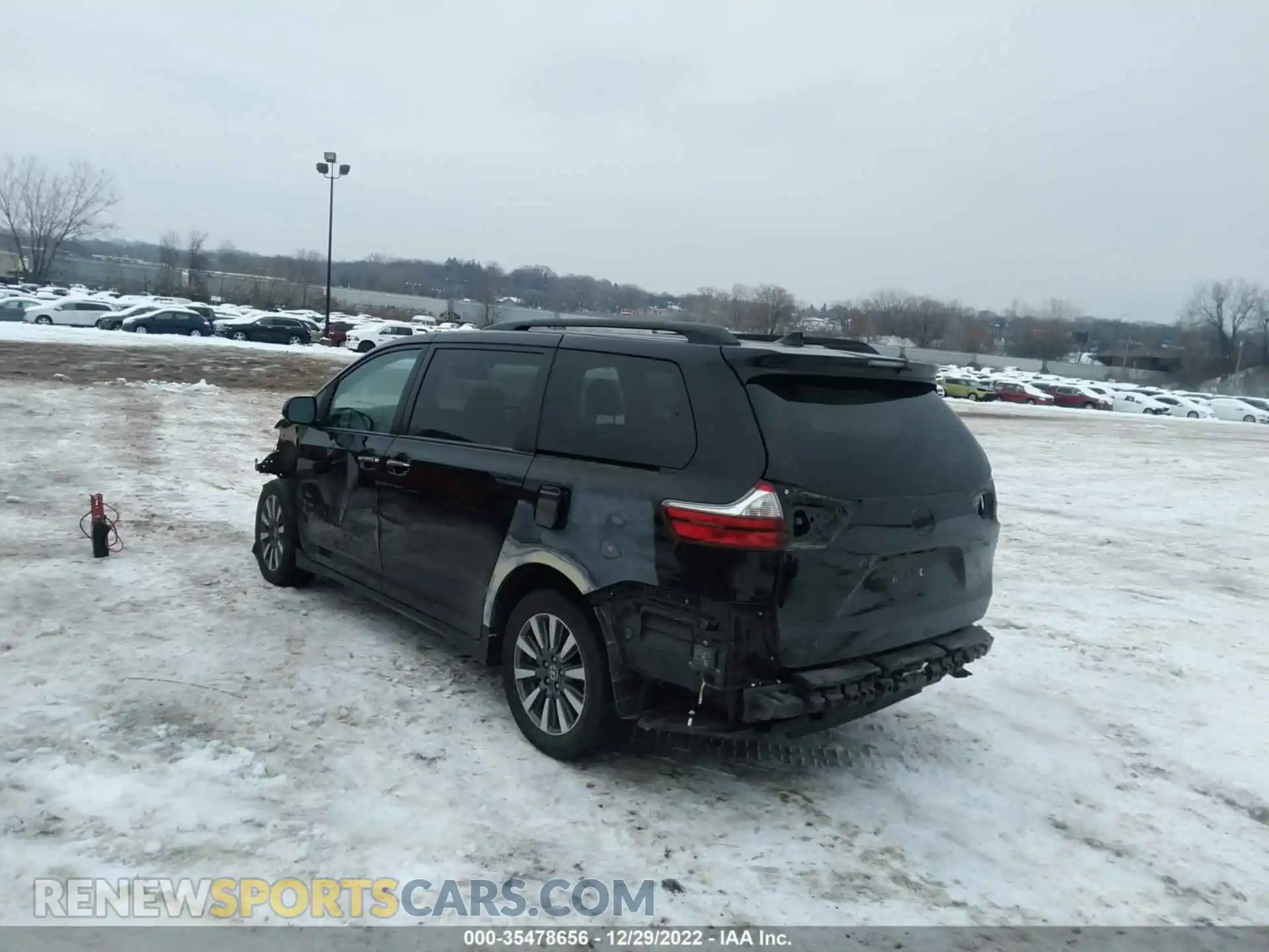 3 Photograph of a damaged car 5TDDZ3DC3LS251626 TOYOTA SIENNA 2020