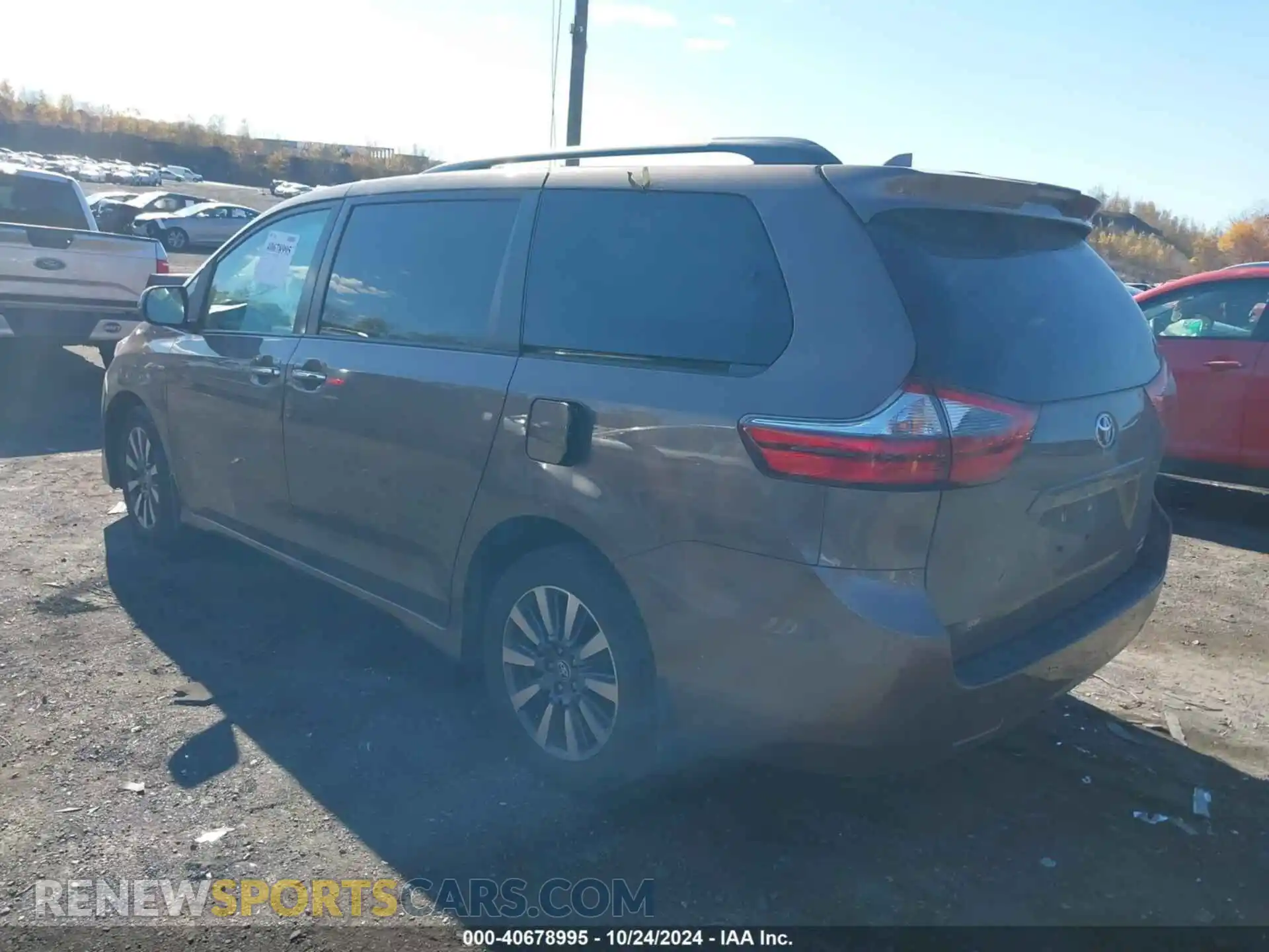 3 Photograph of a damaged car 5TDDZ3DC5LS249604 TOYOTA SIENNA 2020