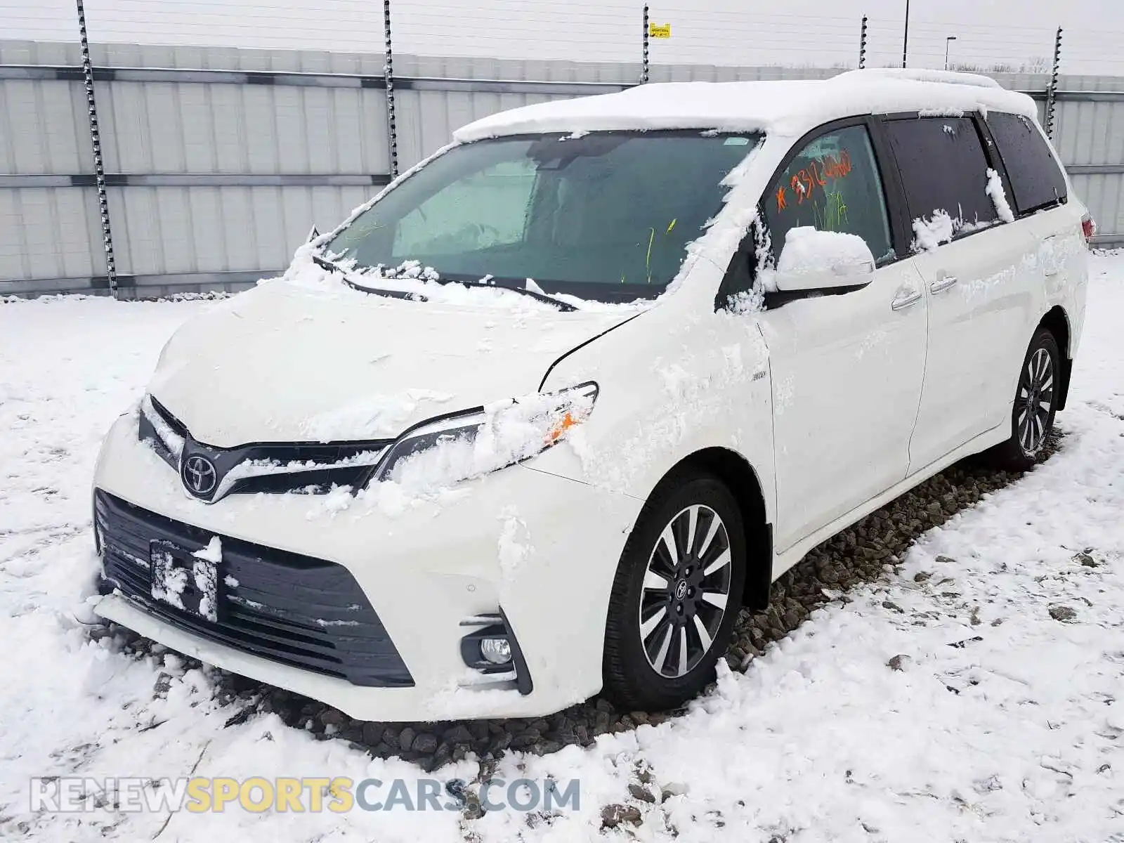 2 Photograph of a damaged car 5TDDZ3DC7LS237518 TOYOTA SIENNA 2020