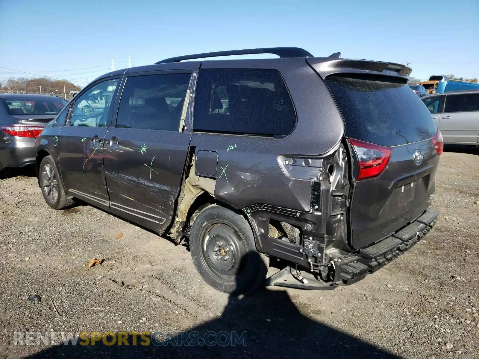 3 Photograph of a damaged car 5TDDZ3DC7LS242427 TOYOTA SIENNA 2020