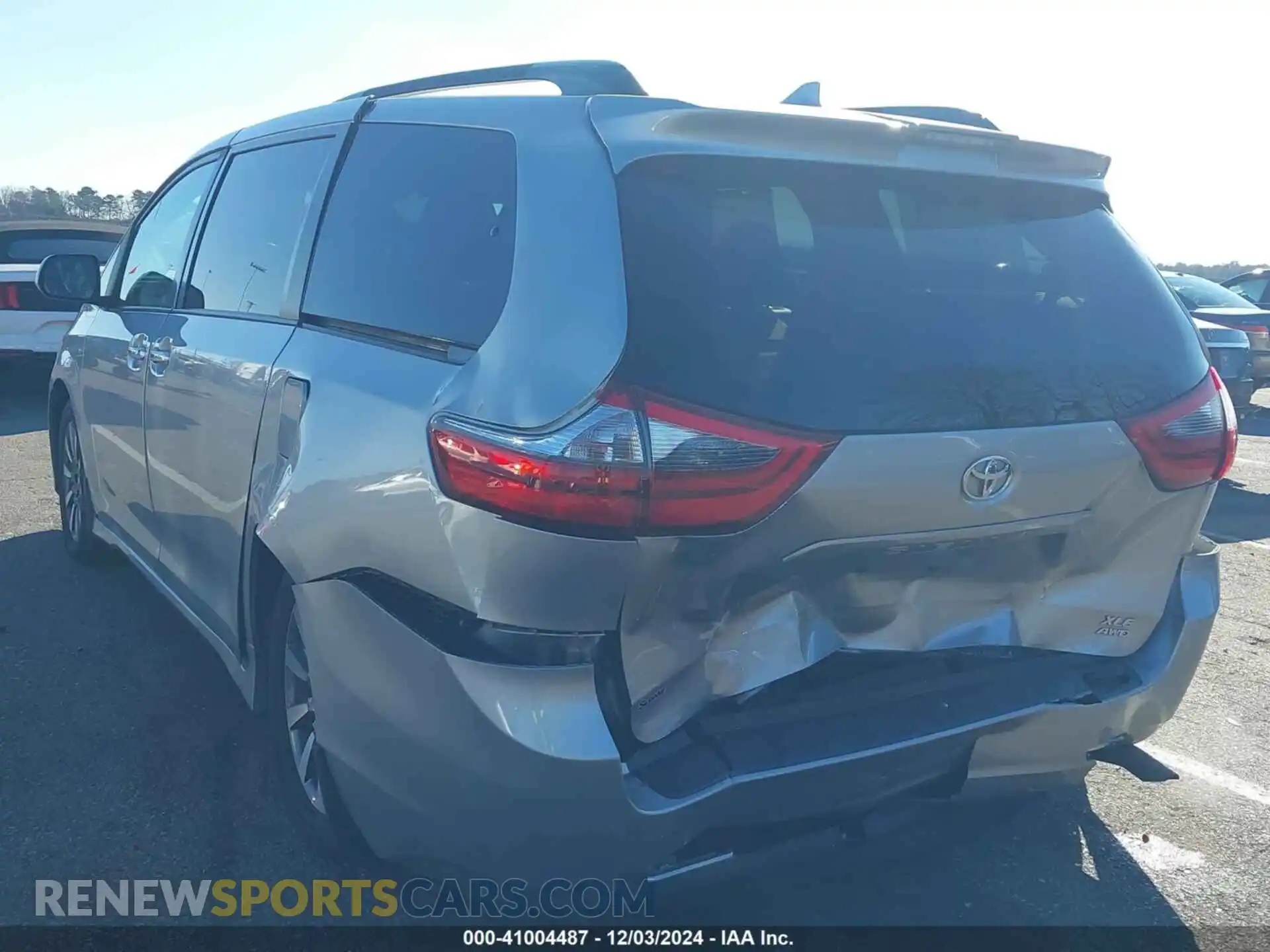 3 Photograph of a damaged car 5TDDZ3DC9LS242929 TOYOTA SIENNA 2020