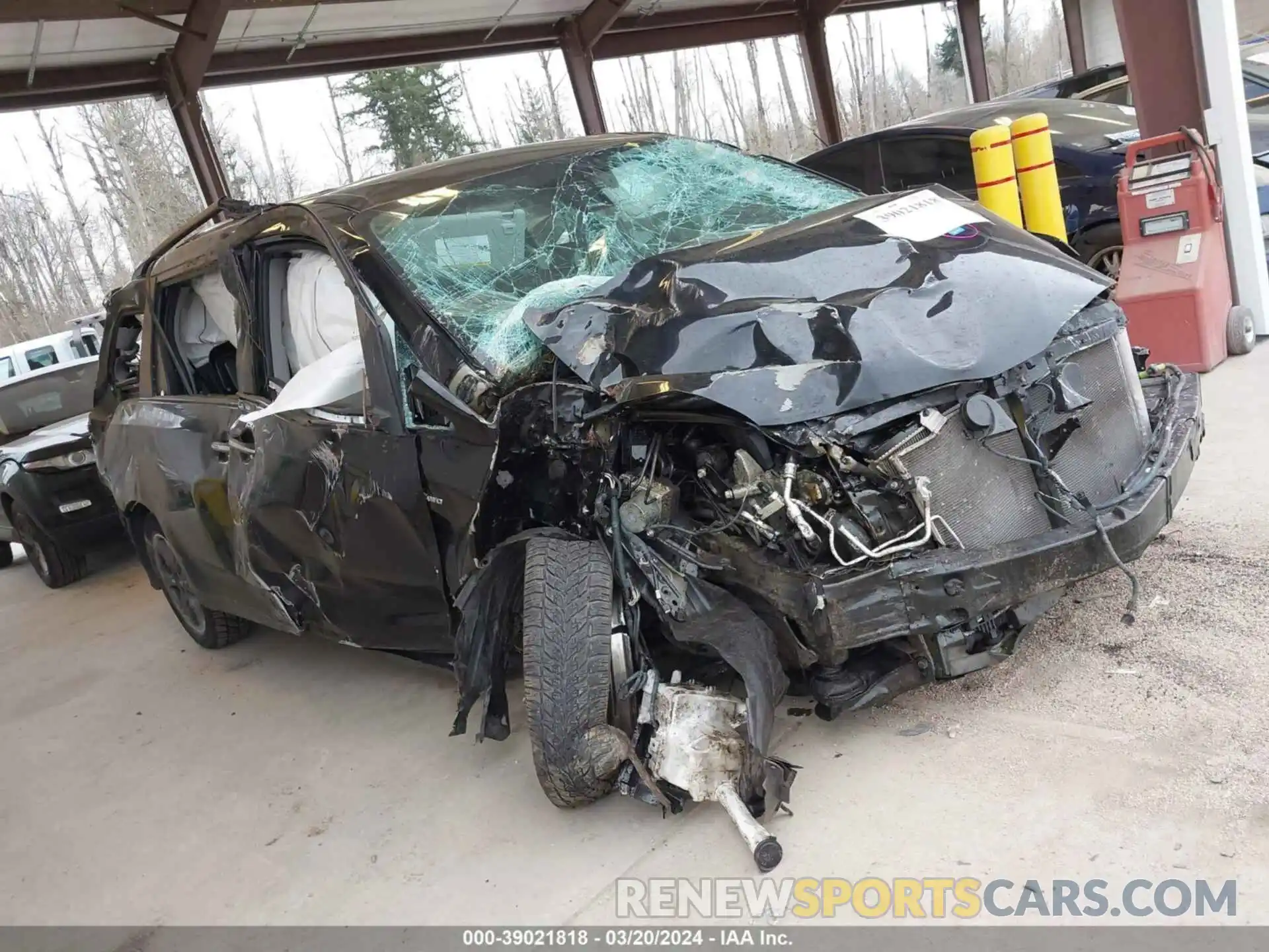 1 Photograph of a damaged car 5TDEZ3DC2LS234773 TOYOTA SIENNA 2020