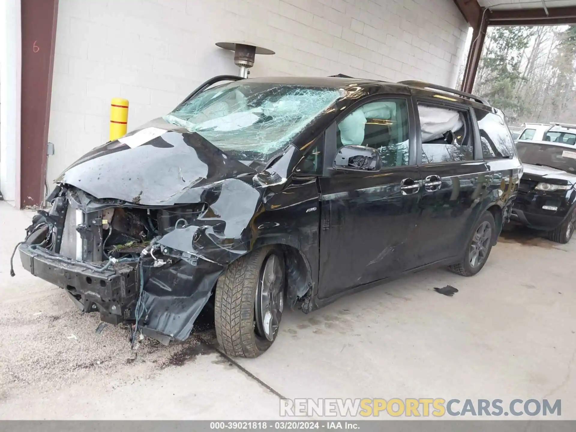 2 Photograph of a damaged car 5TDEZ3DC2LS234773 TOYOTA SIENNA 2020